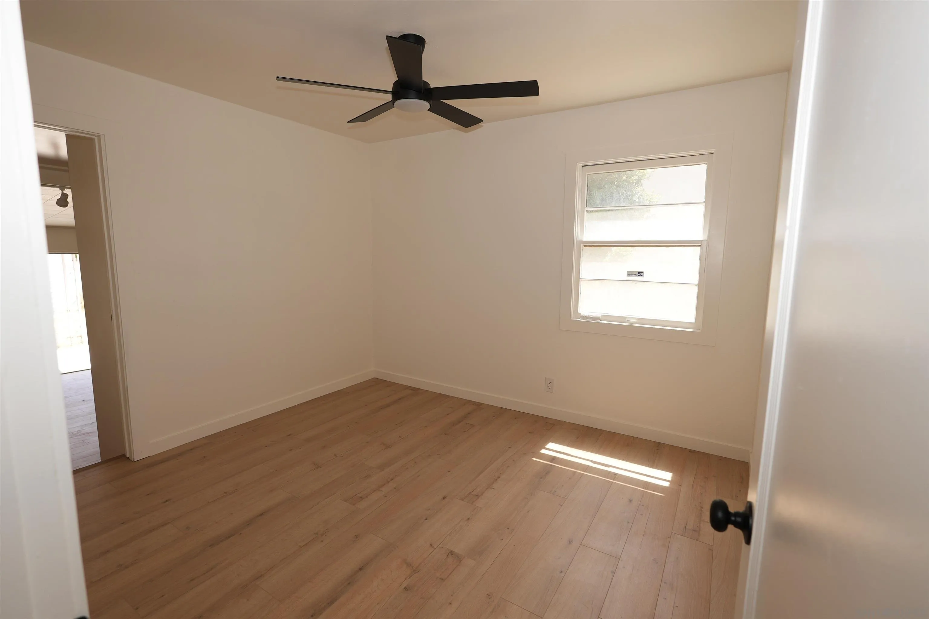 https://cdn.realtyfeed.com/cdn/127/260017033/60e03a7d8c4452f75b4b549aabb6d7ac.webp