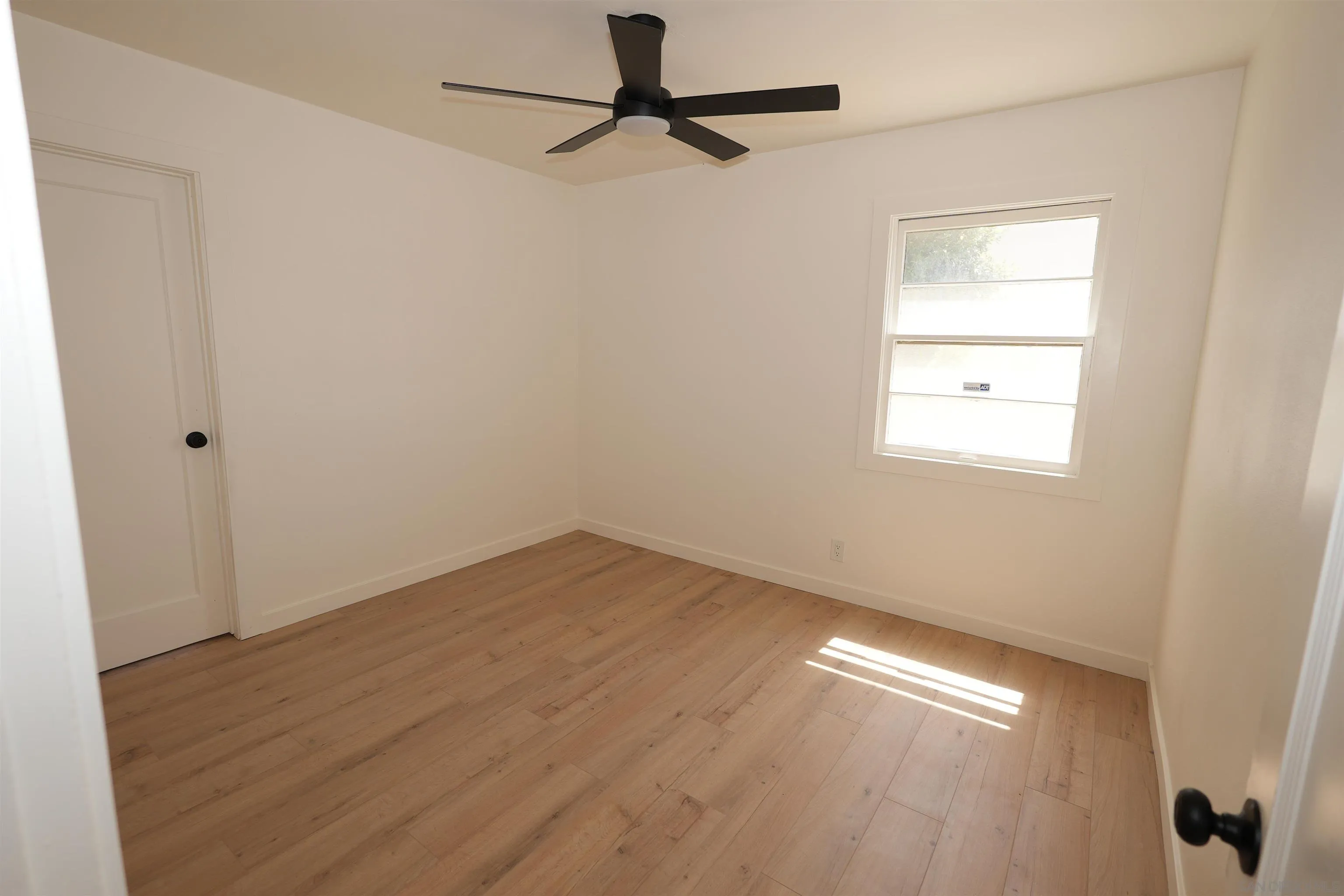 https://cdn.realtyfeed.com/cdn/127/260017033/696cab123d51d7686f87a5082fcda7c4.webp