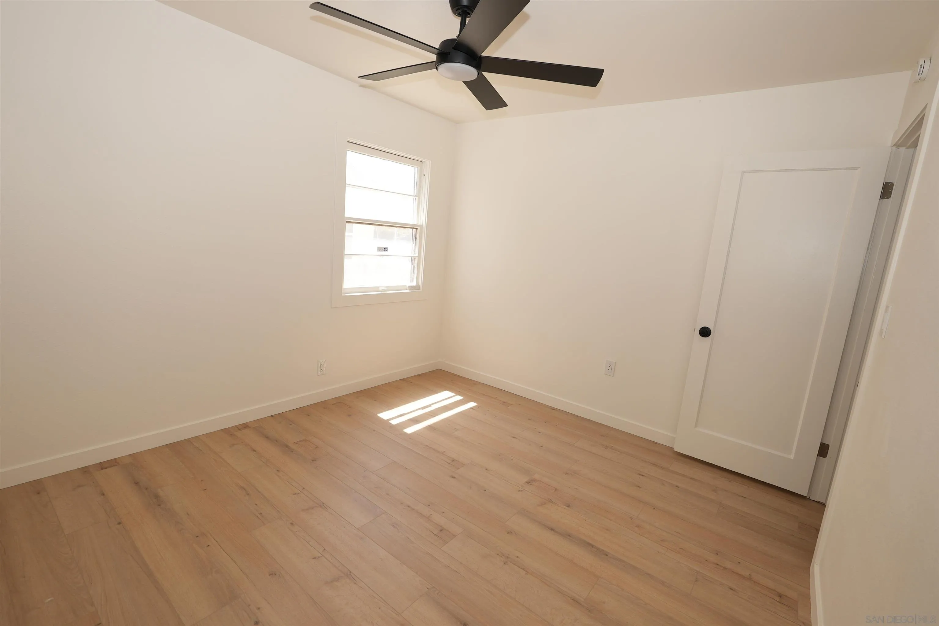 https://cdn.realtyfeed.com/cdn/127/260017033/92f6bb8bf3980d3be82ace2eebae2c61.webp