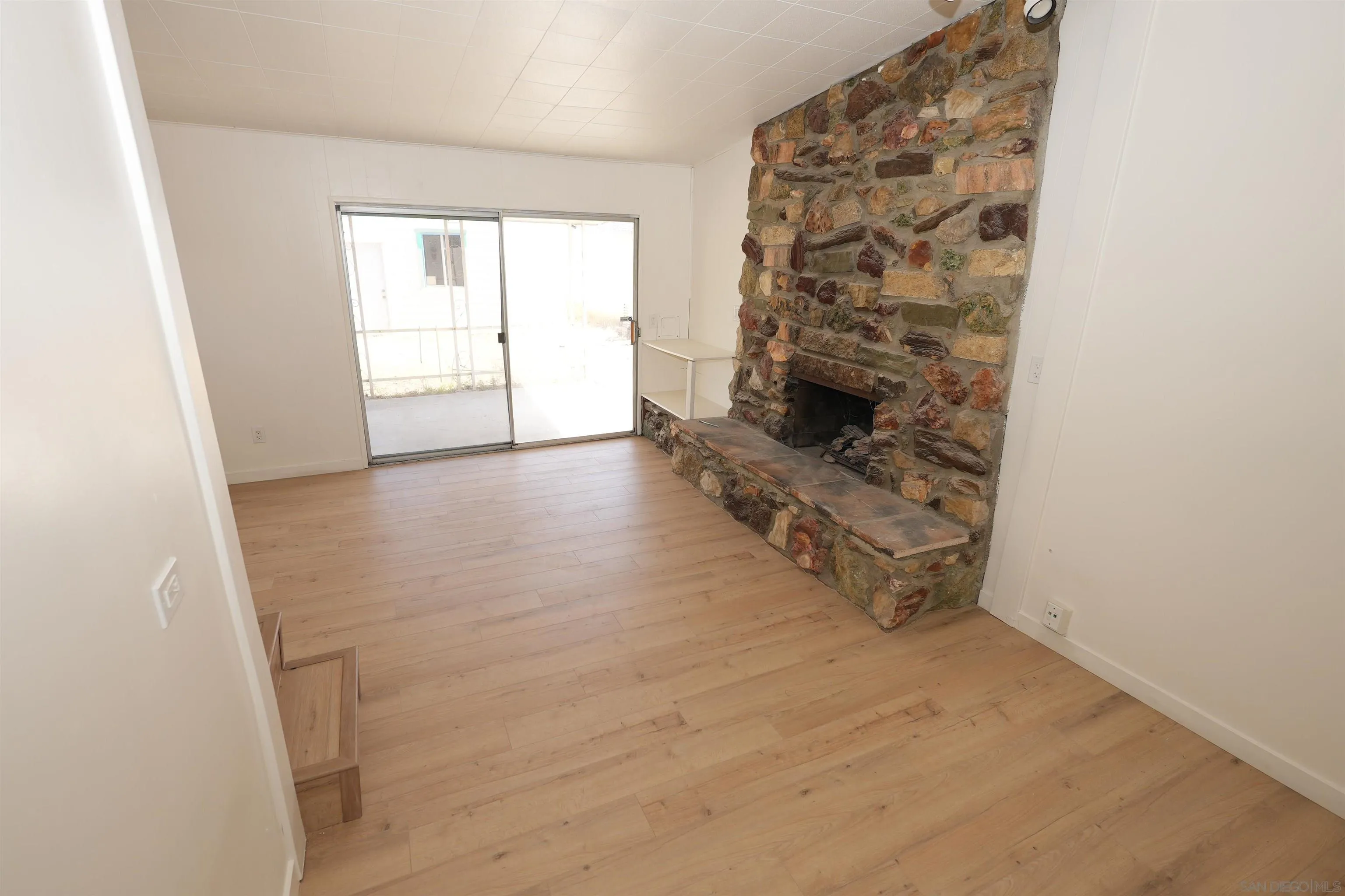 https://cdn.realtyfeed.com/cdn/127/260017033/a2dfa2f7e650854b5daf55a9e4d6ca7b.webp
