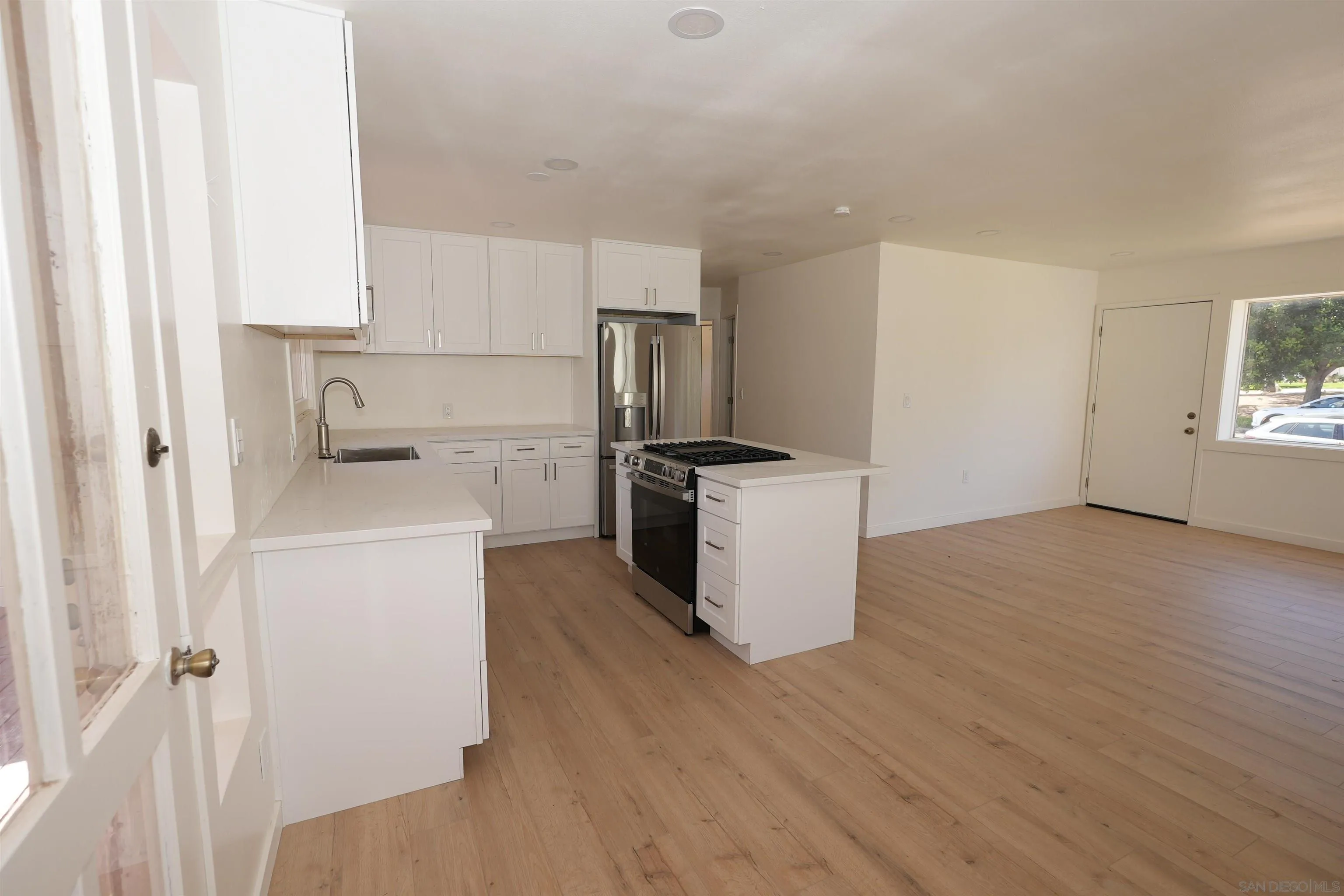 https://cdn.realtyfeed.com/cdn/127/260017033/ae2ef0548f4ae8145aa3239502e587af.webp