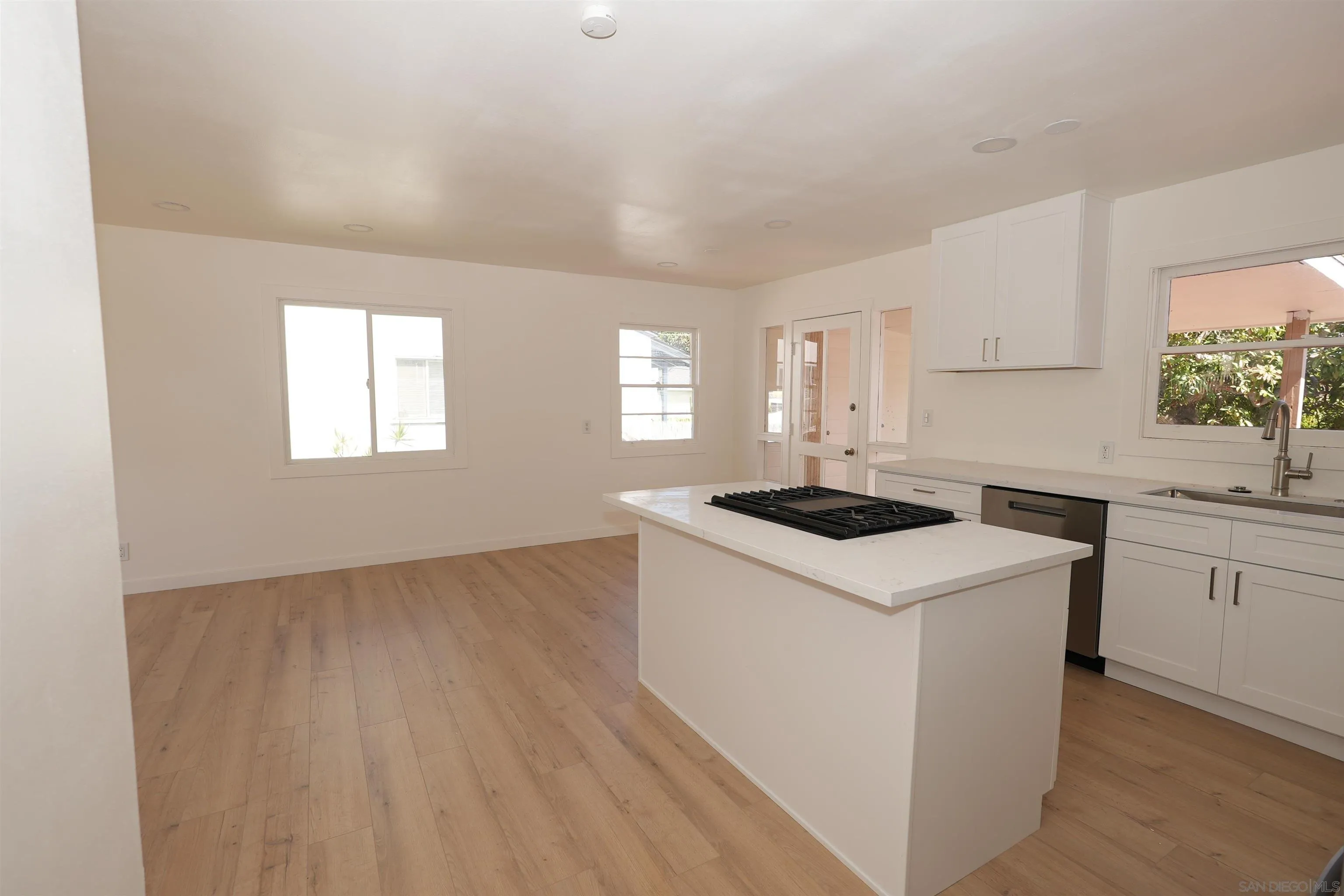 https://cdn.realtyfeed.com/cdn/127/260017033/b93fd8d3b74463dea19c6db6ce15c8ee.webp