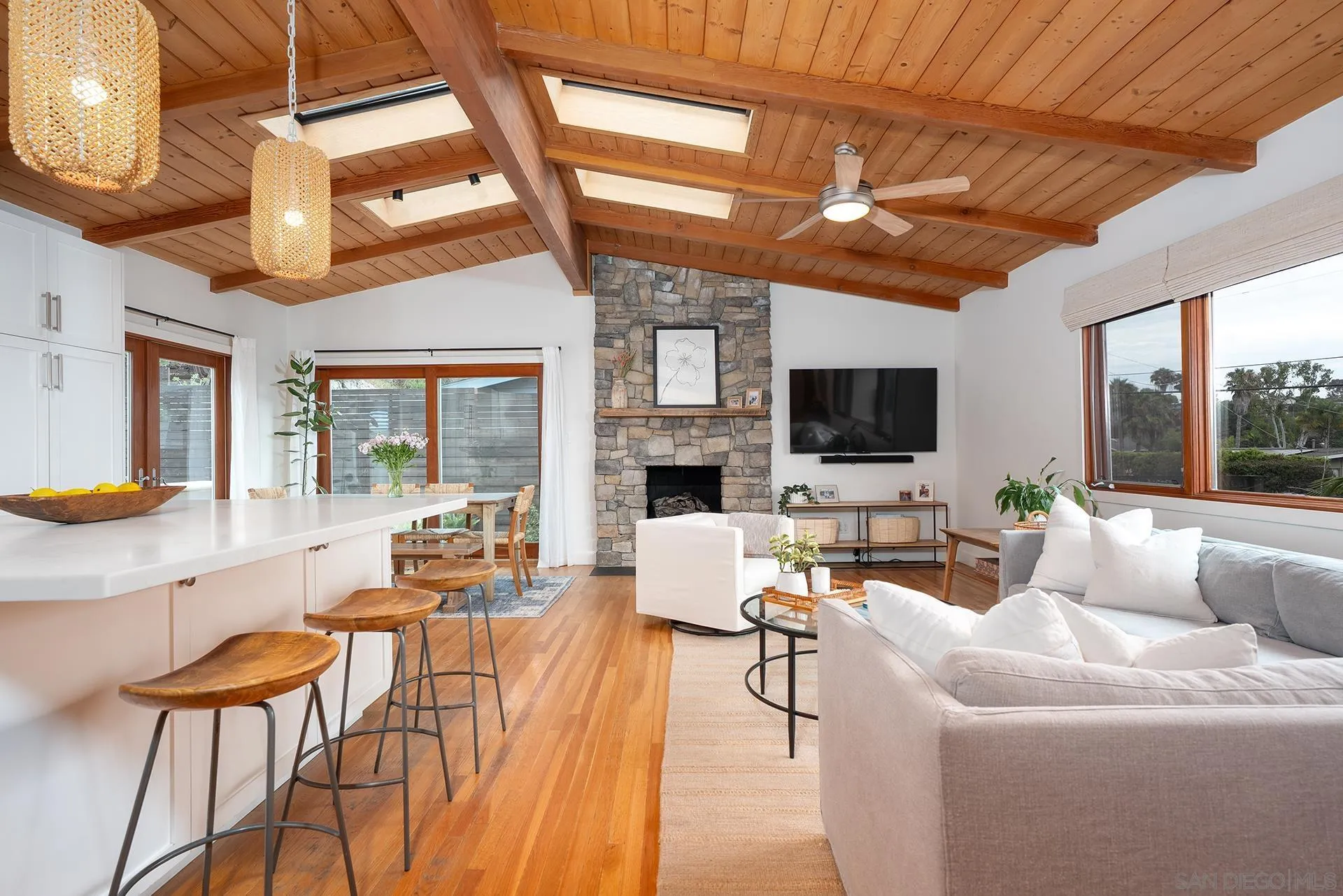 https://cdn.realtyfeed.com/cdn/127/260017036/0306204096f33af353ee9a30fb309364.webp