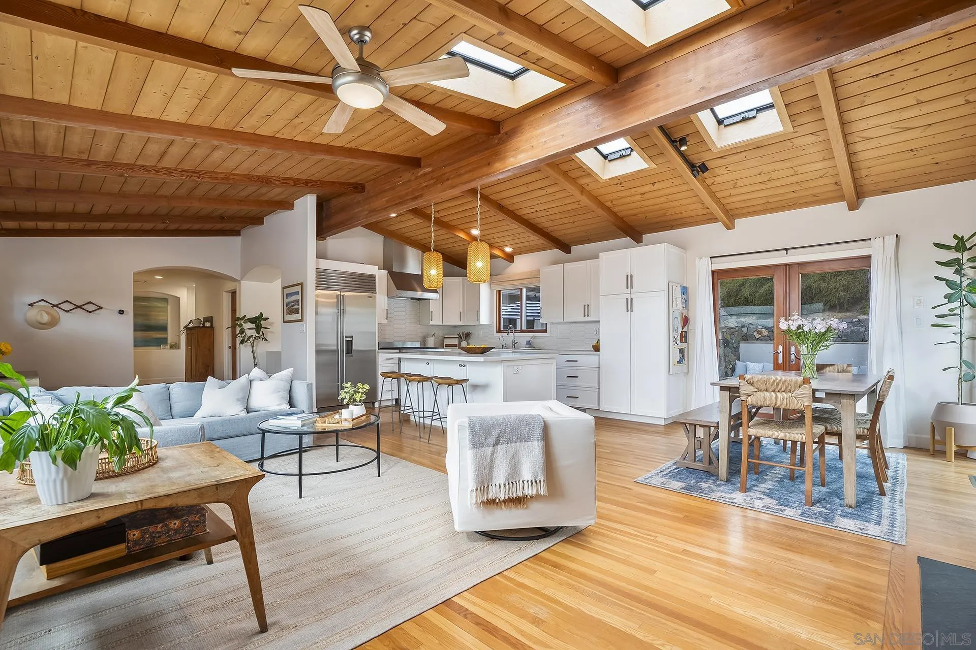 https://cdn.realtyfeed.com/cdn/127/260017036/0b22d57f4394f20d5eefa41ea6839c26.webp