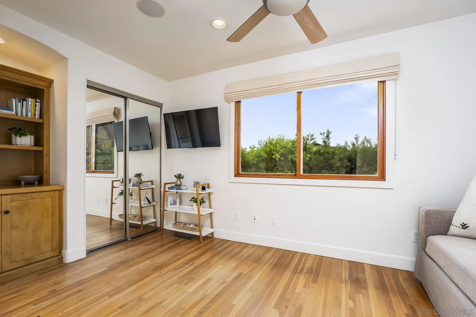 https://cdn.realtyfeed.com/cdn/127/260017036/1b8ae984d7469fea43b987d4d3aca11a.webp