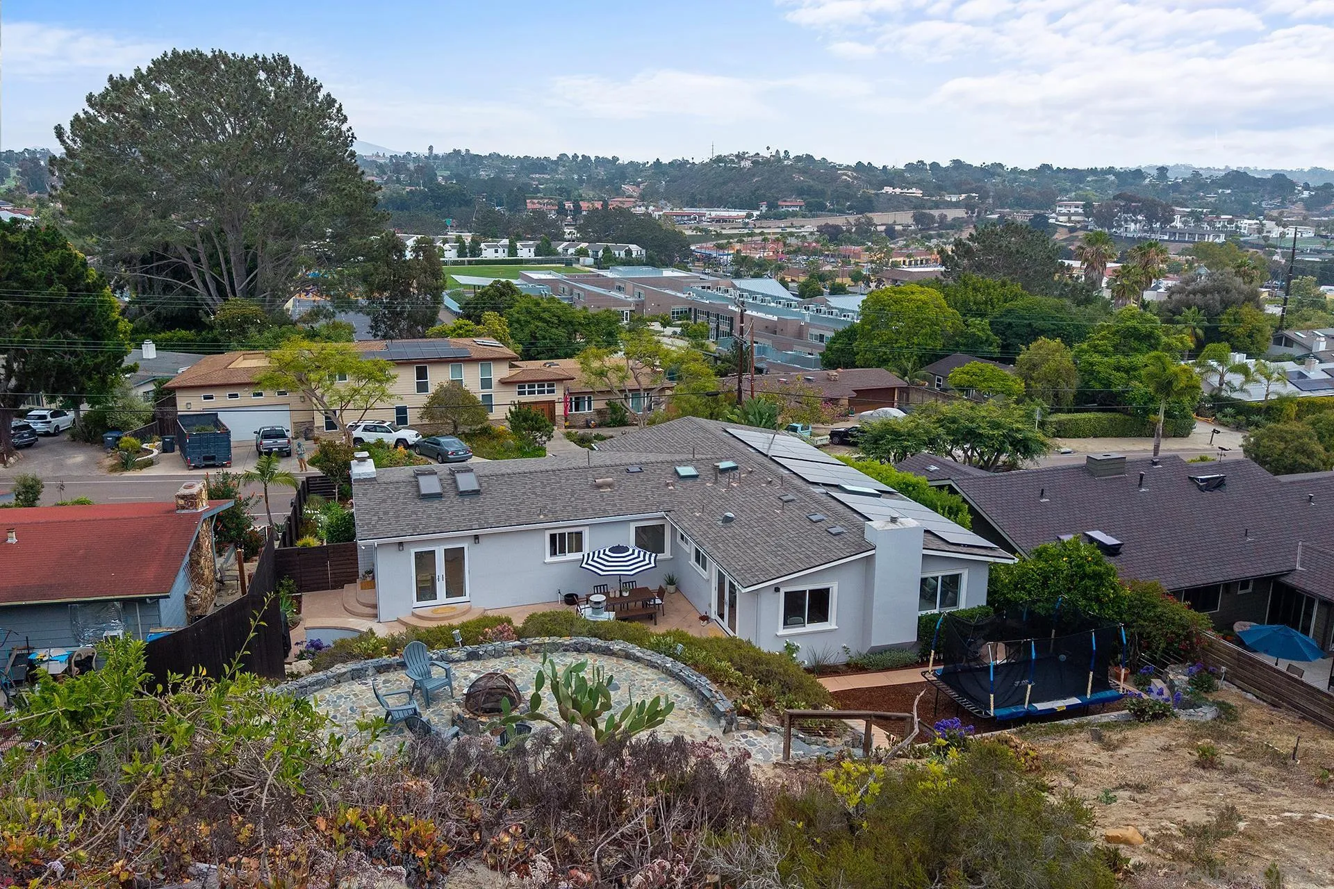 https://cdn.realtyfeed.com/cdn/127/260017036/51ebd4a3d4c3dce60e780e75a2c68807.webp