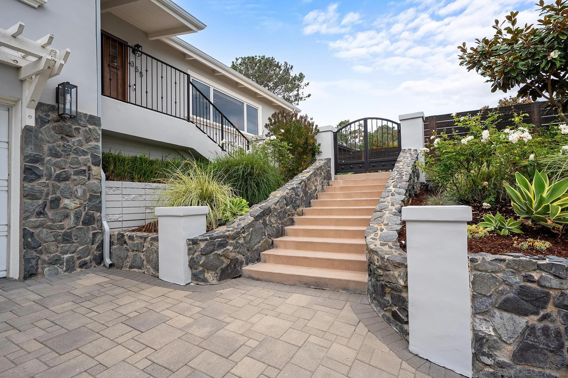 https://cdn.realtyfeed.com/cdn/127/260017036/6d76069c04a29de3970b1c40df27b04e.webp