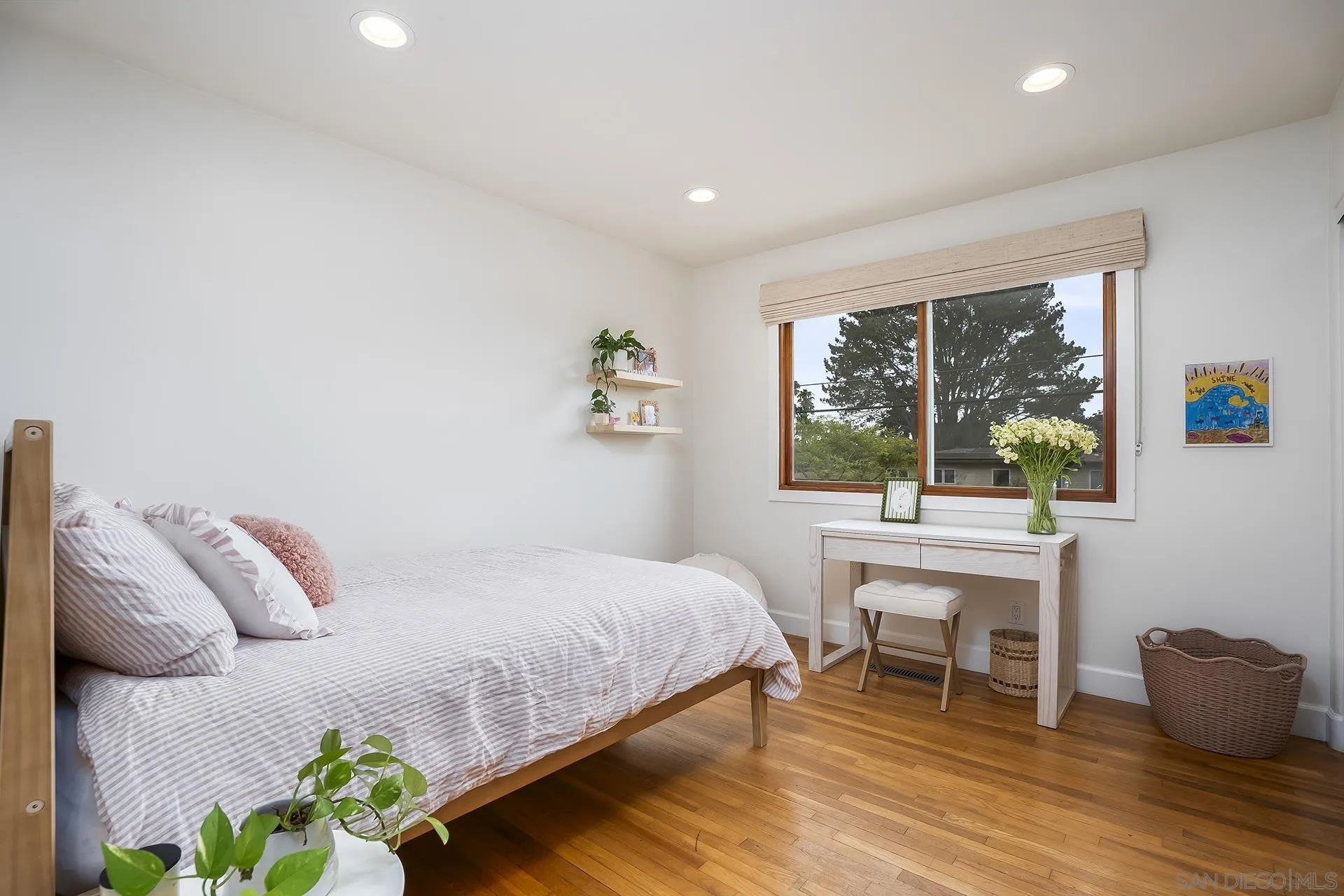 https://cdn.realtyfeed.com/cdn/127/260017036/7af41efb8af24833cd85785db419afb1.webp
