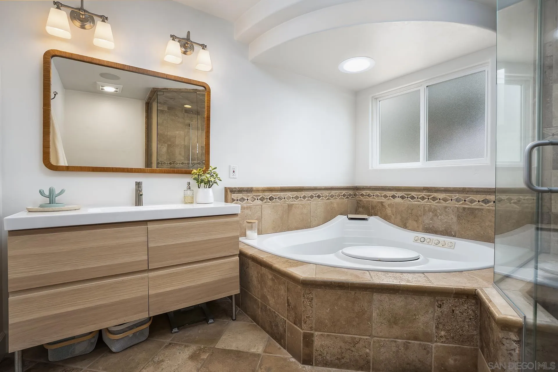 https://cdn.realtyfeed.com/cdn/127/260017036/9378a7c21c0c1a02a1900fae3daf2a9e.webp