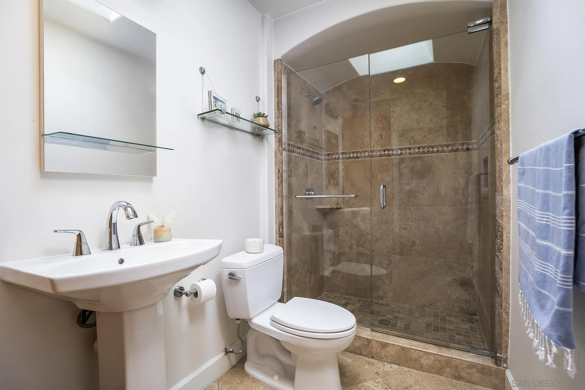 https://cdn.realtyfeed.com/cdn/127/260017036/9620fba0cf40cad79b018b15dd18e017.webp