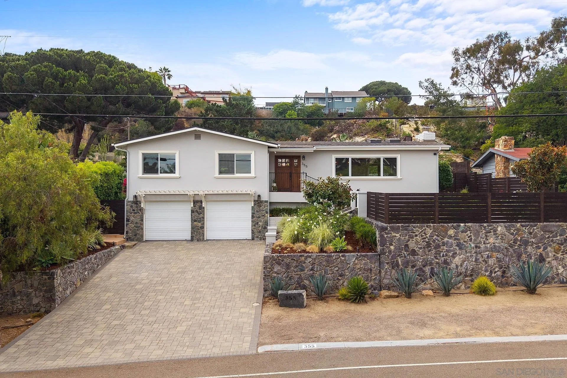 https://cdn.realtyfeed.com/cdn/127/260017036/998bf34187d43c9d288415e260e1a778.webp