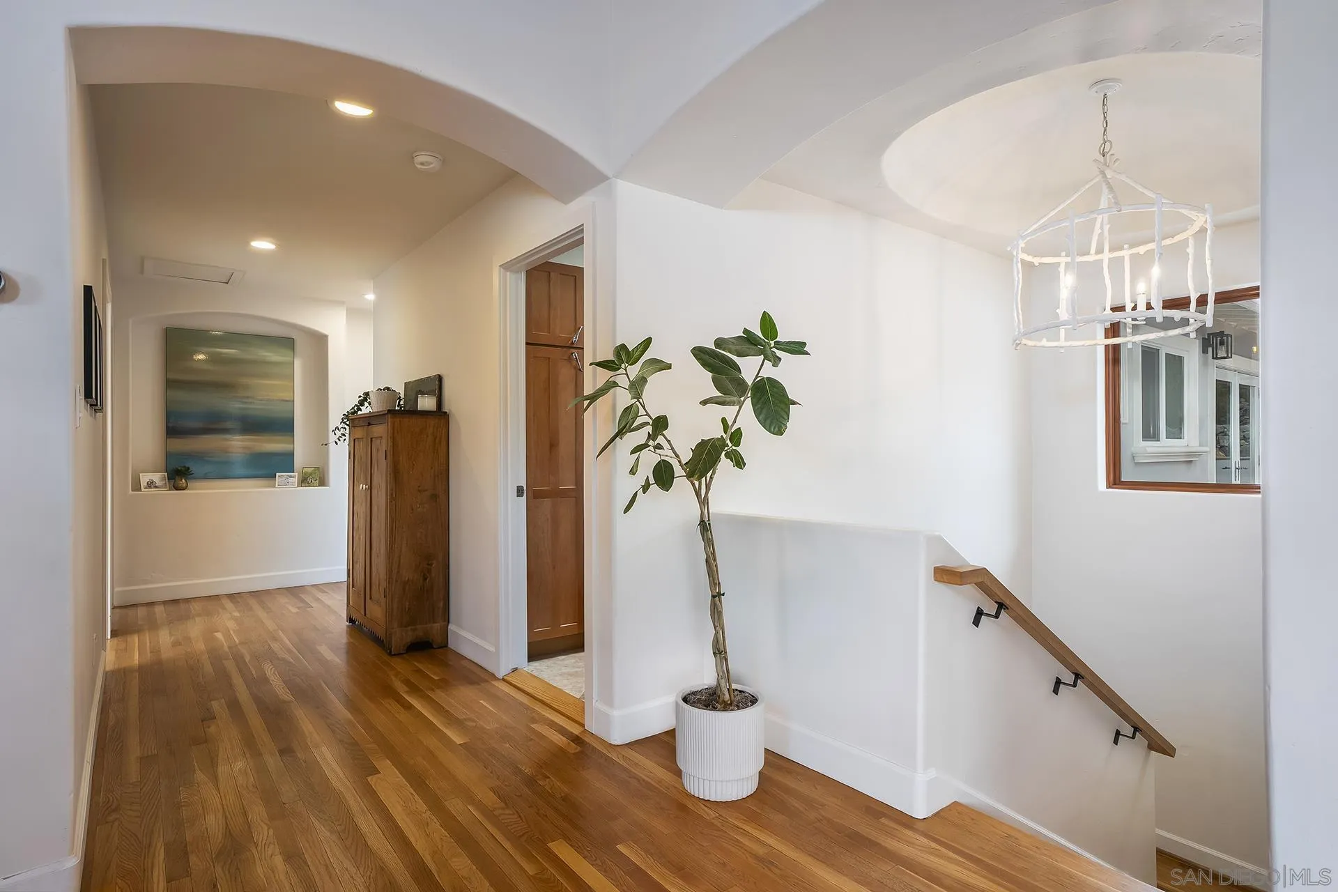https://cdn.realtyfeed.com/cdn/127/260017036/9c5bcb0ad37fa368982519df402c2d97.webp