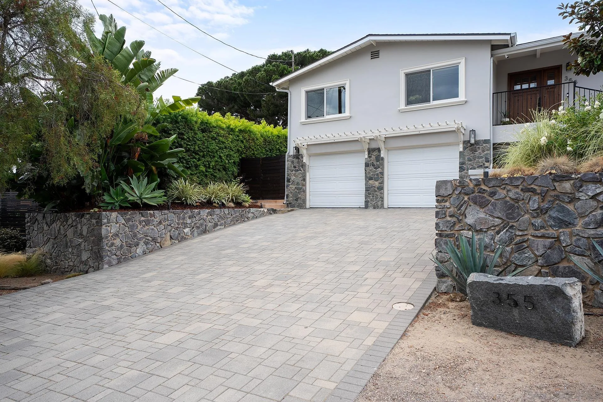 https://cdn.realtyfeed.com/cdn/127/260017036/9ffe6f1869c17fc2cac117fa4ef46357.webp