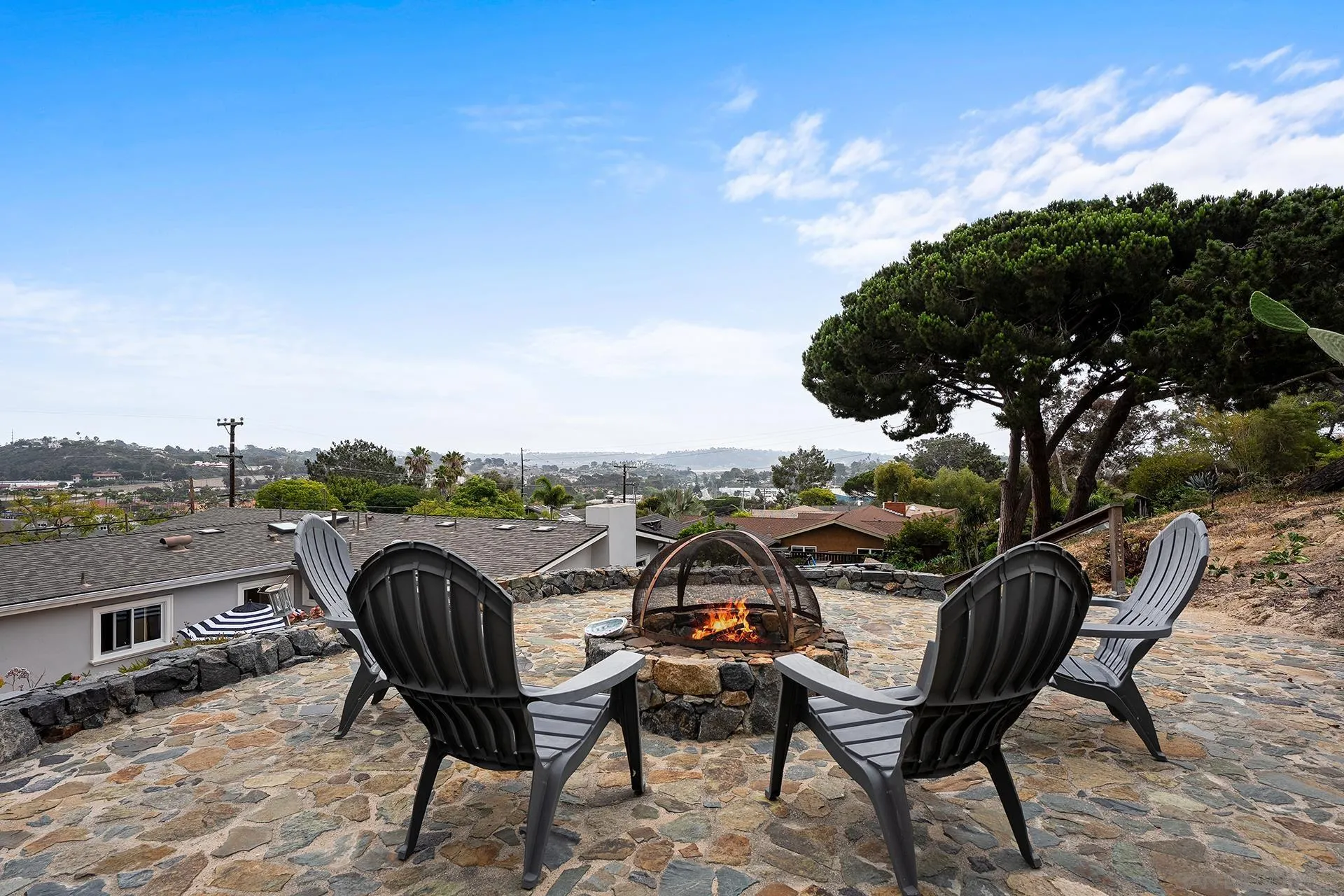 https://cdn.realtyfeed.com/cdn/127/260017036/b0a849de9e4f793c9f919147419e173c.webp