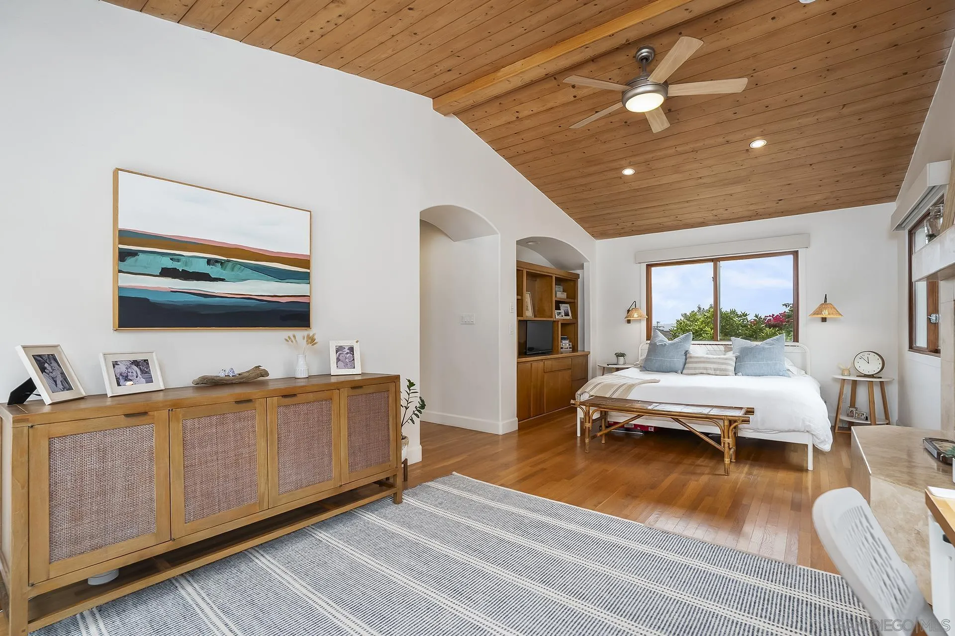 https://cdn.realtyfeed.com/cdn/127/260017036/b3a449e7a487363419422ce7c7caed53.webp