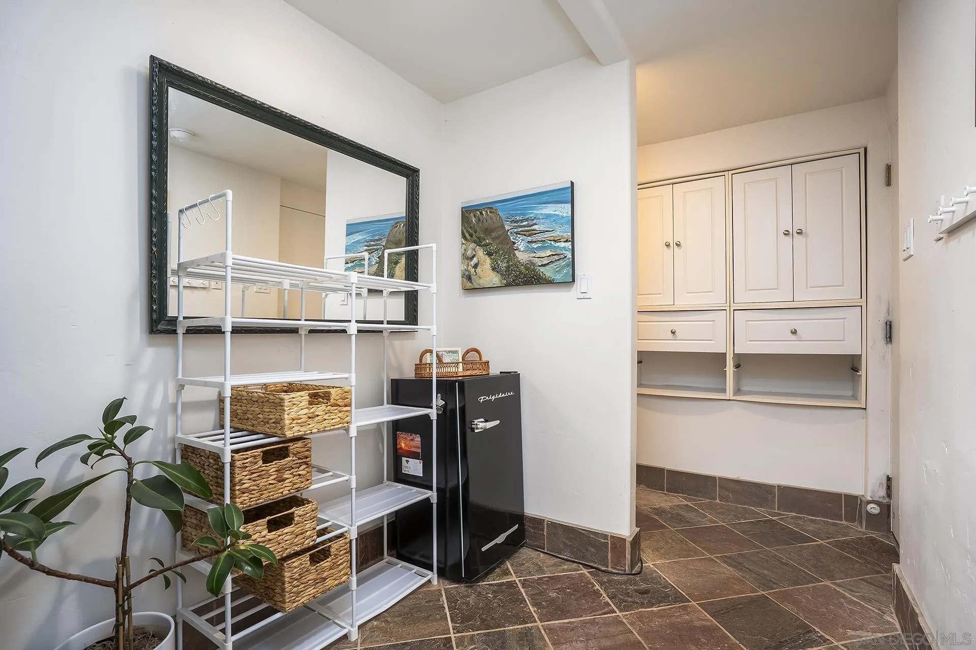 https://cdn.realtyfeed.com/cdn/127/260017036/bd99852db37b227baae1b164d8c546fd.webp