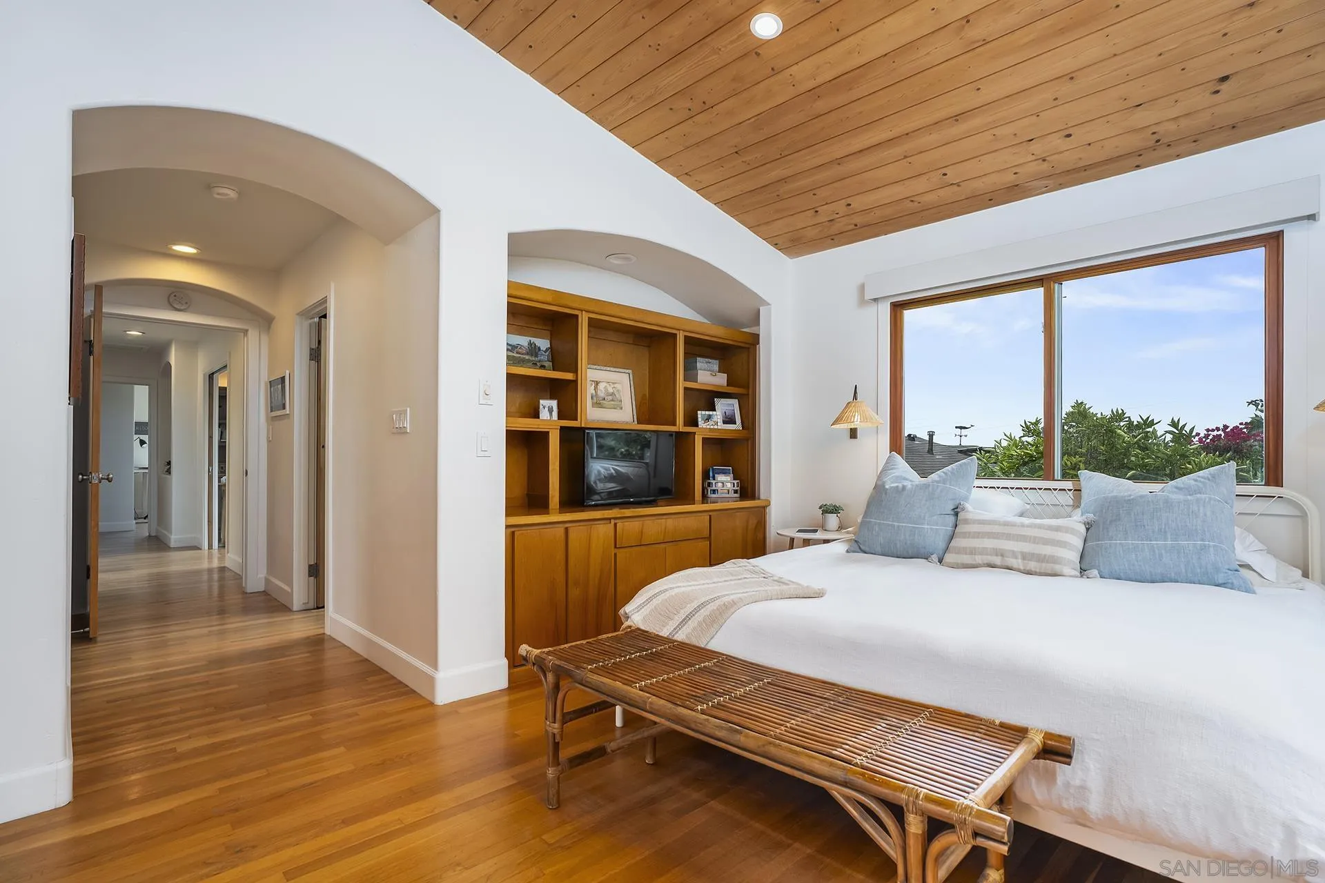 https://cdn.realtyfeed.com/cdn/127/260017036/bf343ddd4e87801e04981bd1608f212d.webp