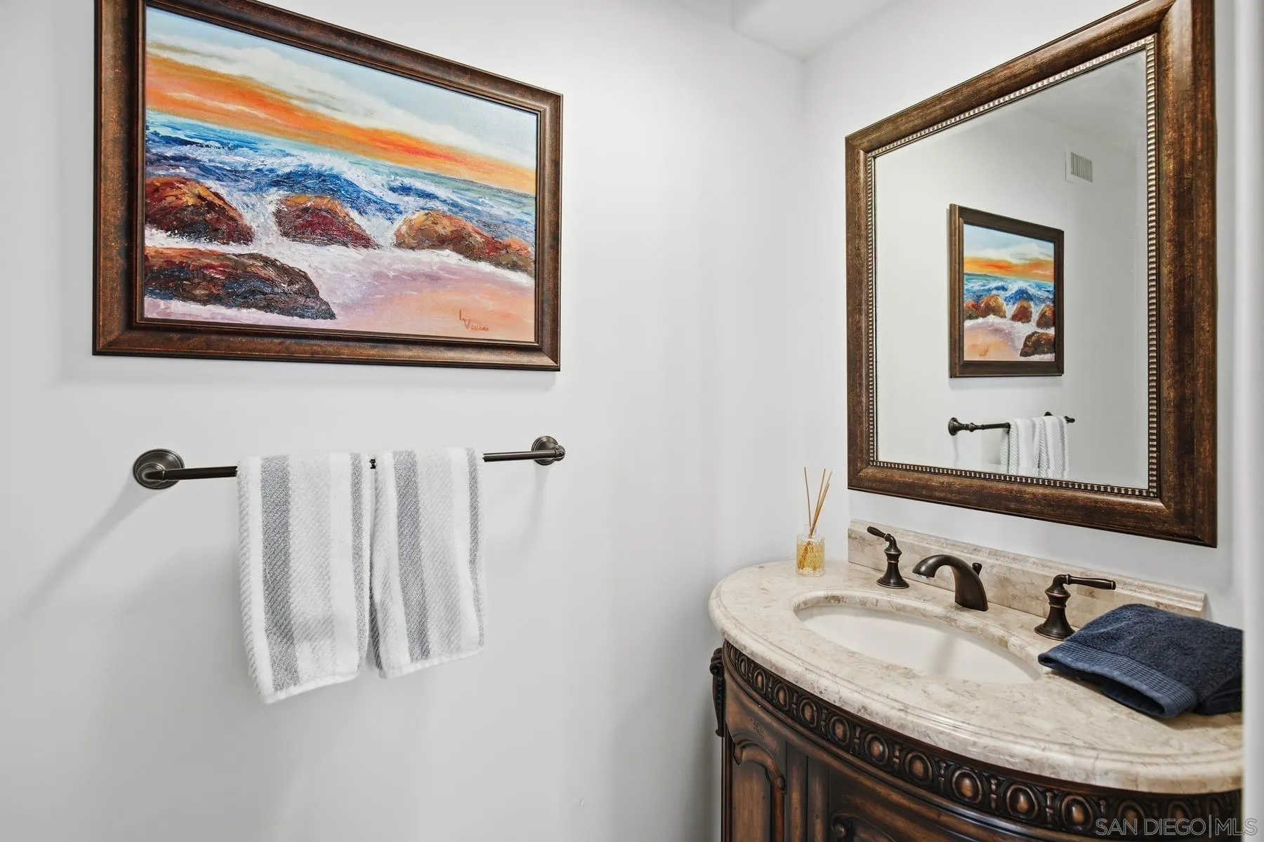 https://cdn.realtyfeed.com/cdn/127/260017039/0a9fb1afafe94cf125b77800d1c2c7d9.webp