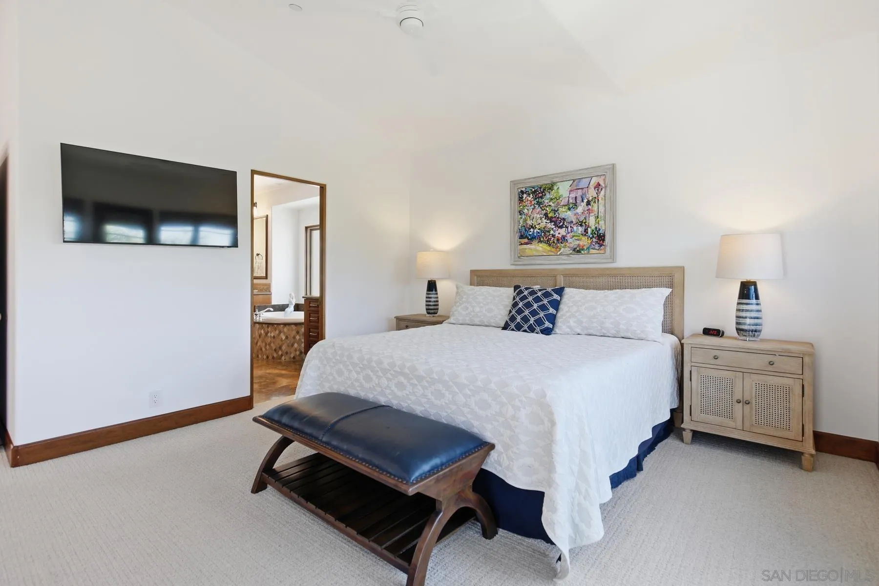 https://cdn.realtyfeed.com/cdn/127/260017039/1cdc139e3d0a20f5305d8b6e4a72e9c5.webp