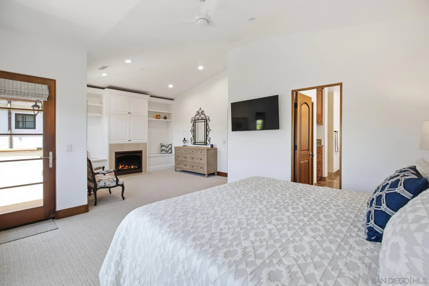 https://cdn.realtyfeed.com/cdn/127/260017039/bb2a4466123709f3ca90bede881b723b.webp