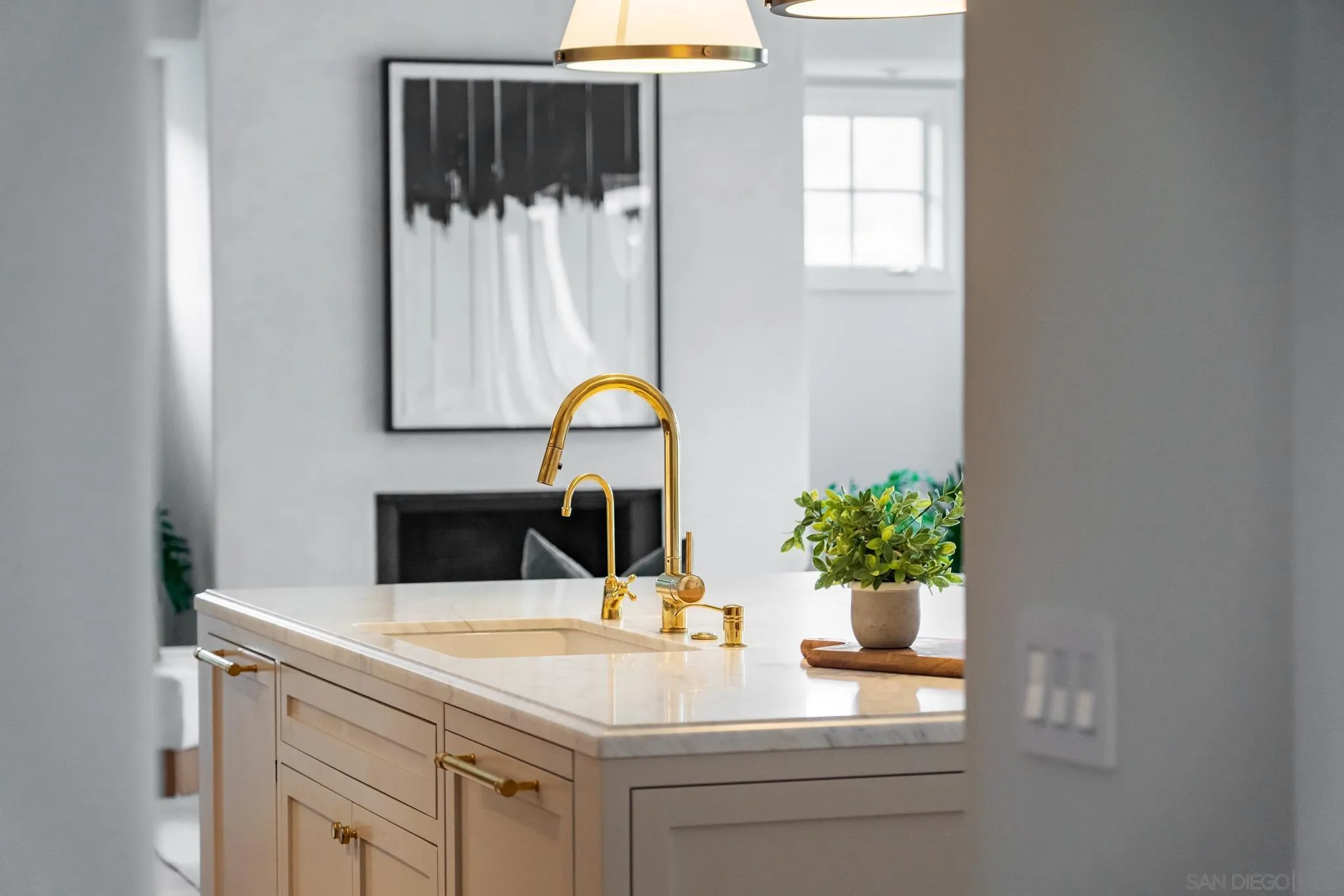 https://cdn.realtyfeed.com/cdn/127/260017041/c279670a457459ca4ab5196557bedbf9.webp