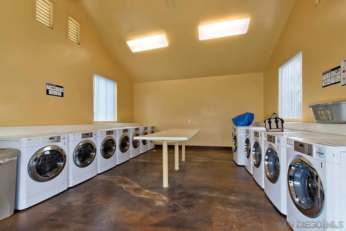 https://cdn.realtyfeed.com/cdn/127/260017042/c7c6c5134c247cc0838b1f7a81284b00.webp