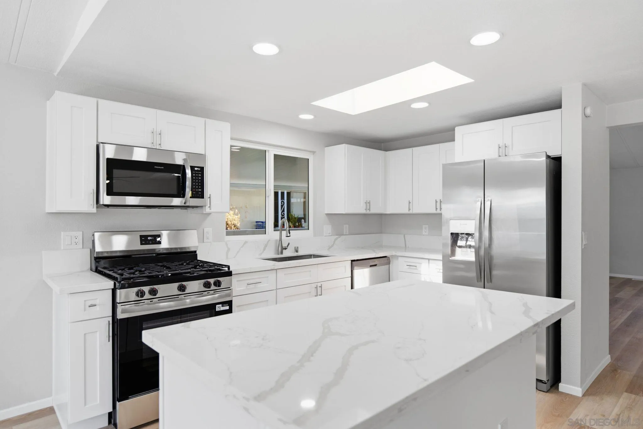 https://cdn.realtyfeed.com/cdn/127/260017069/0acede2d48cbb5dcb84f15e91175f8f0.webp