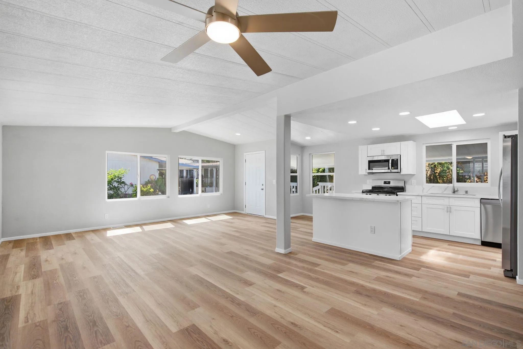 https://cdn.realtyfeed.com/cdn/127/260017069/242c6c1371652bbfef65a75413e5b00f.webp