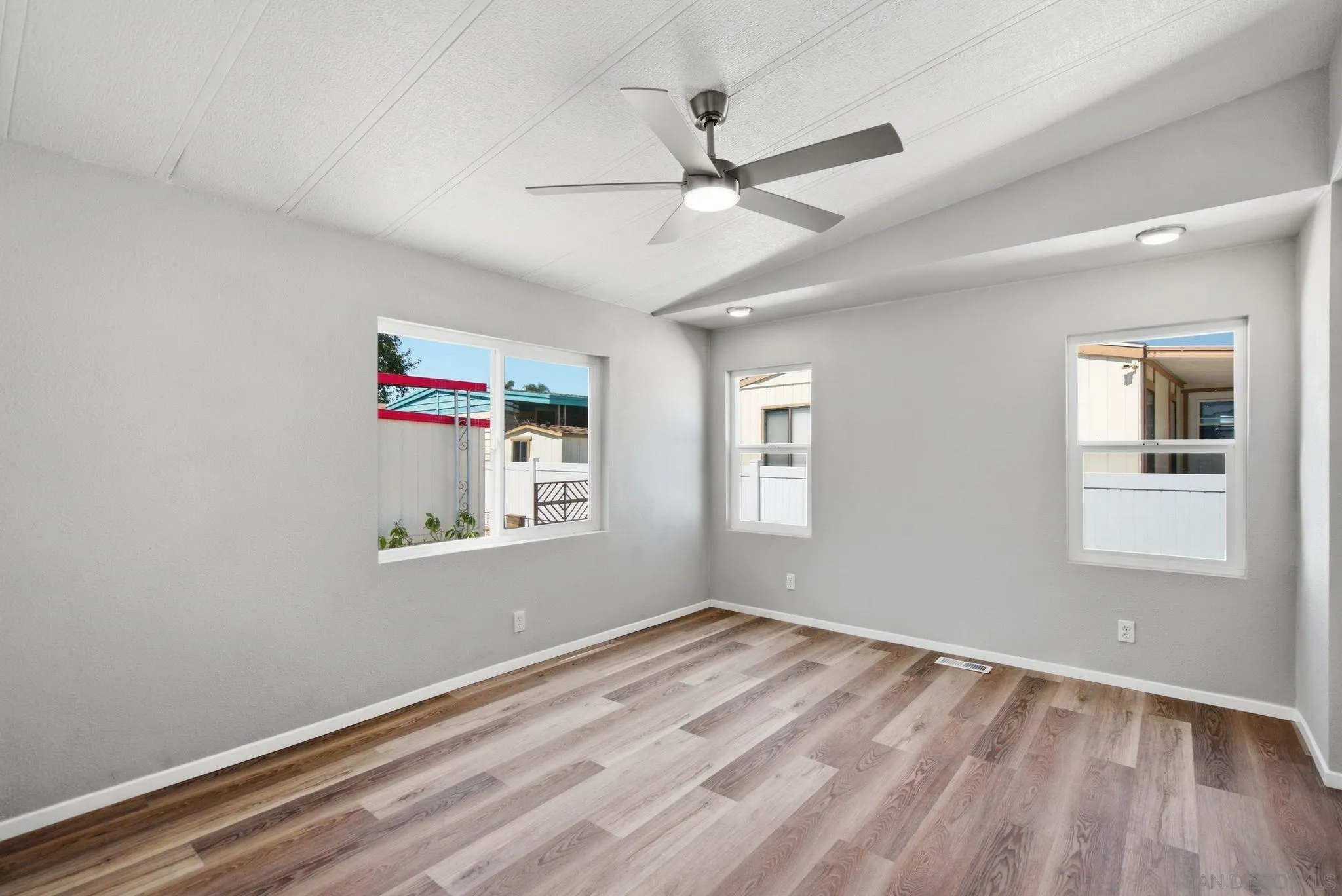 https://cdn.realtyfeed.com/cdn/127/260017069/45a77ae160838d148dee101ac5758586.webp