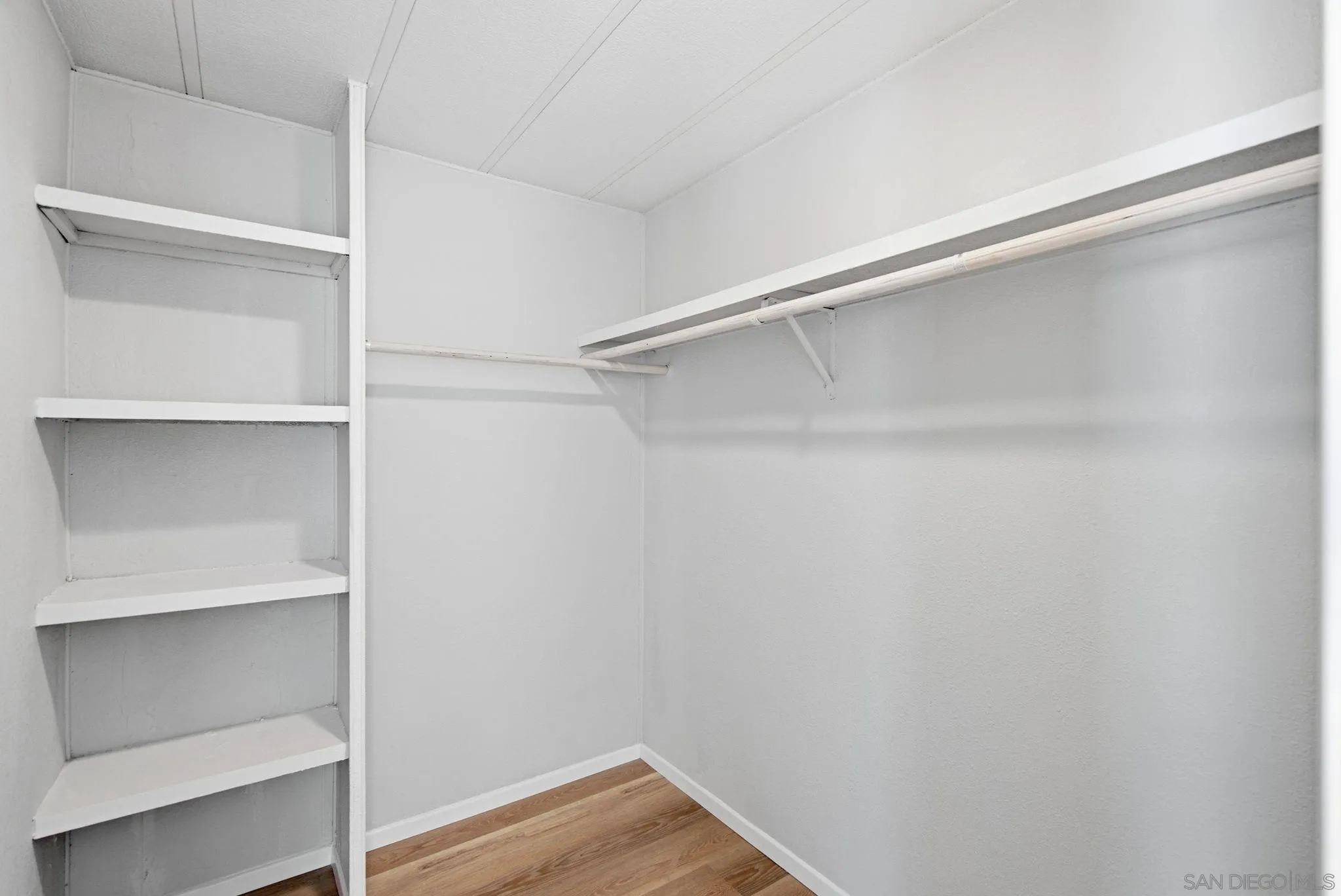 https://cdn.realtyfeed.com/cdn/127/260017069/85e986c55629baaef31738df8cb9fb14.webp