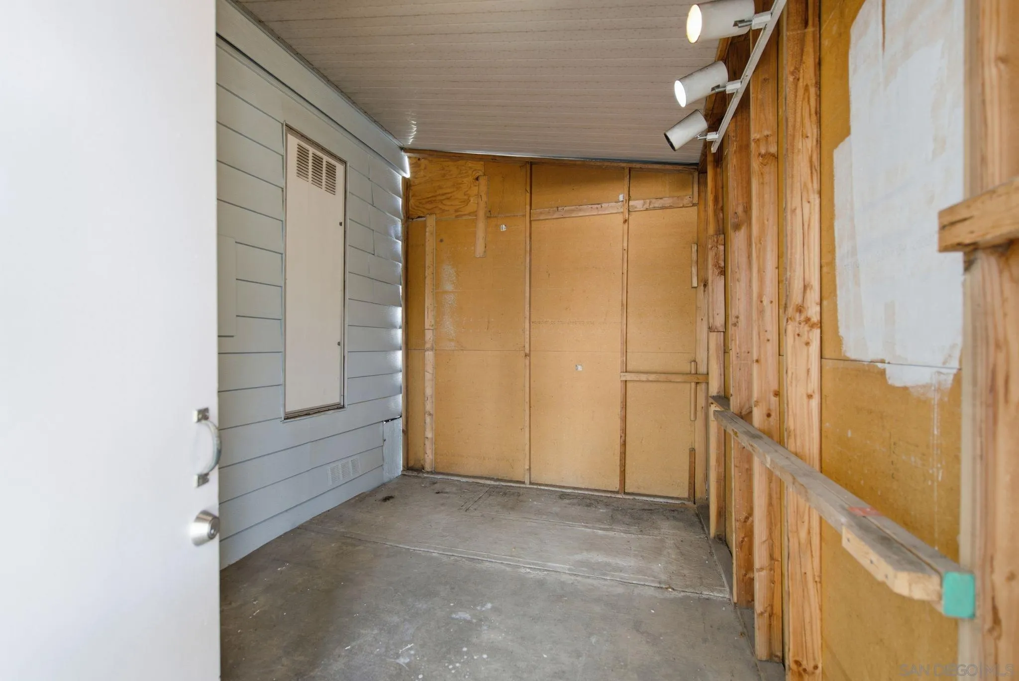 https://cdn.realtyfeed.com/cdn/127/260017069/c97efaacdc0f9ead832a49c7220eefad.webp