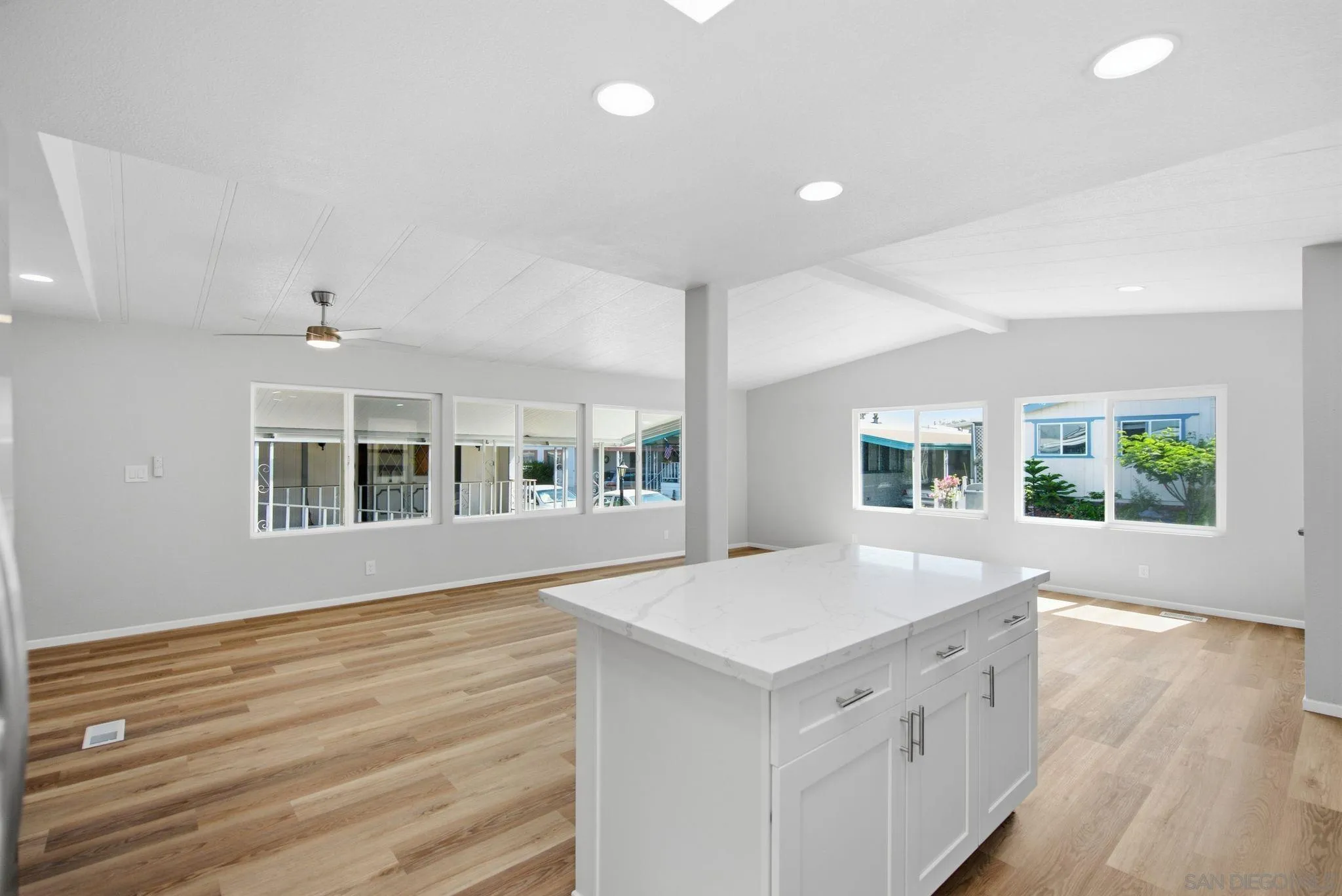 https://cdn.realtyfeed.com/cdn/127/260017069/d93b3cfec4bfe0058be64986128ba5a9.webp