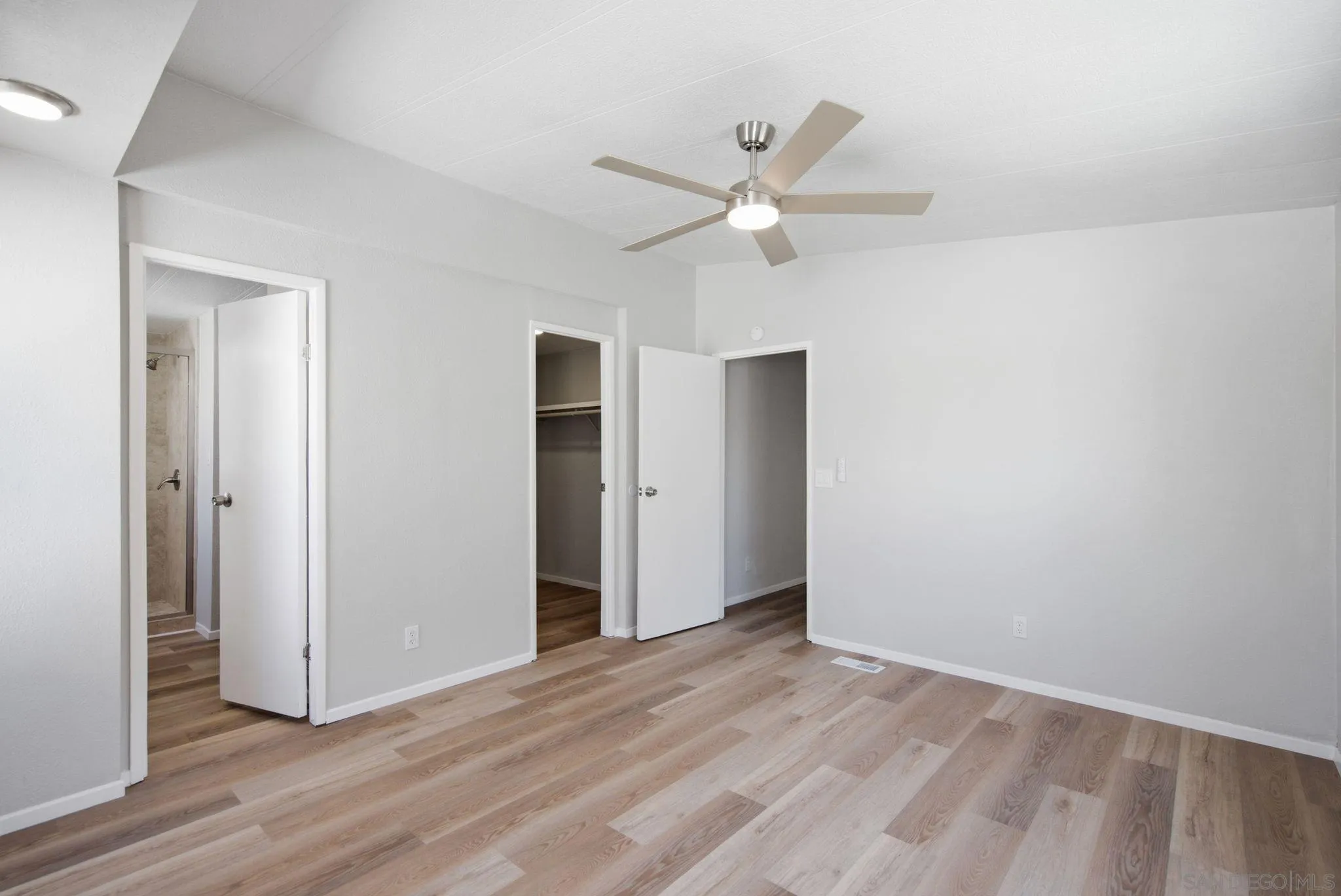 https://cdn.realtyfeed.com/cdn/127/260017069/e617a5d76f49d6860eb55322c471ead4.webp