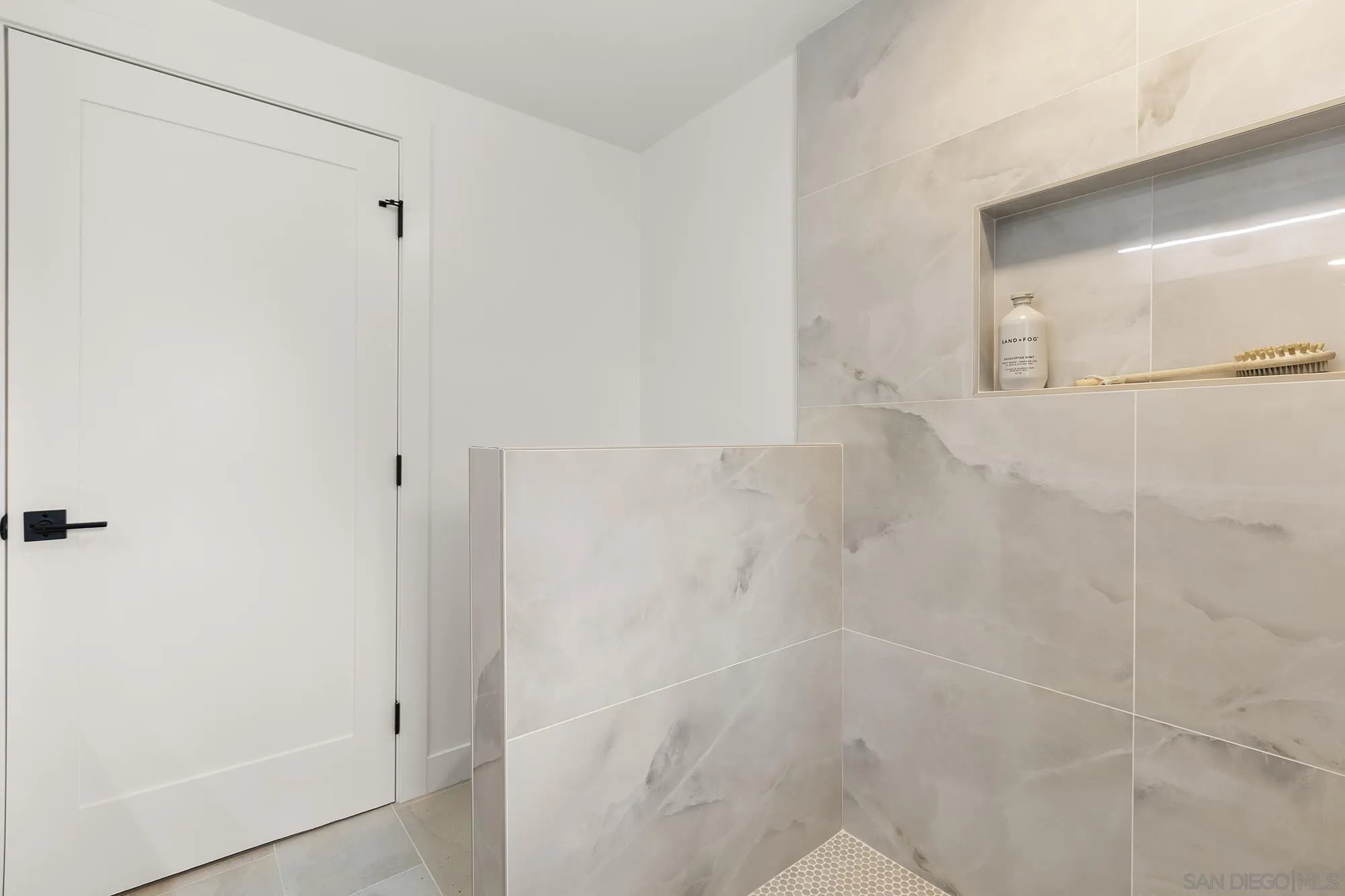 https://cdn.realtyfeed.com/cdn/127/260017076/7aa8922f1cb40011ceaed269dd3c760c.webp