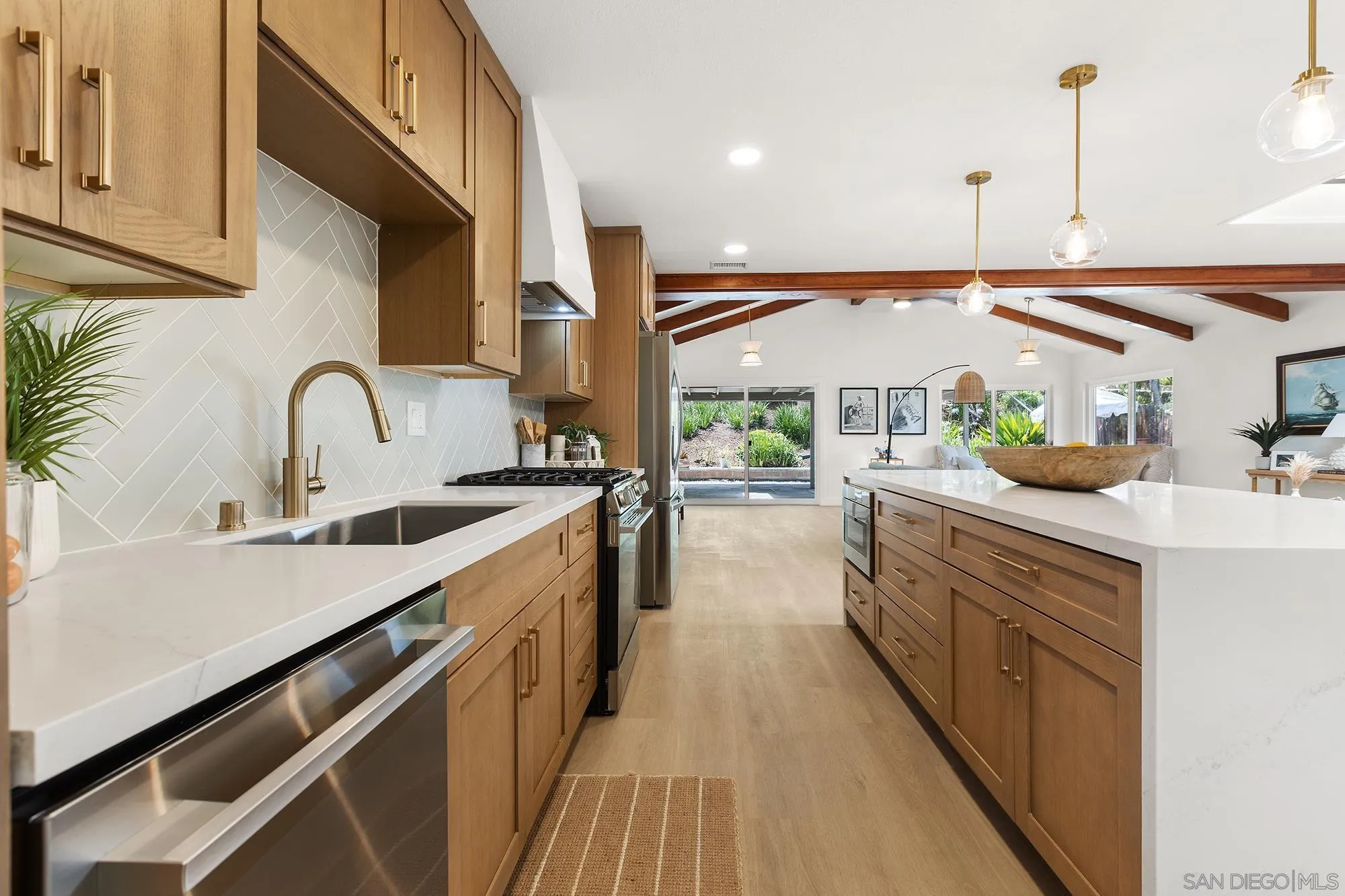 https://cdn.realtyfeed.com/cdn/127/260017076/bd8ab04193ad2bce0f841adddb339fc8.webp
