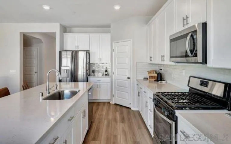 https://cdn.realtyfeed.com/cdn/127/2600171/18002ab97ce6f9588c61a465dd57c366.webp