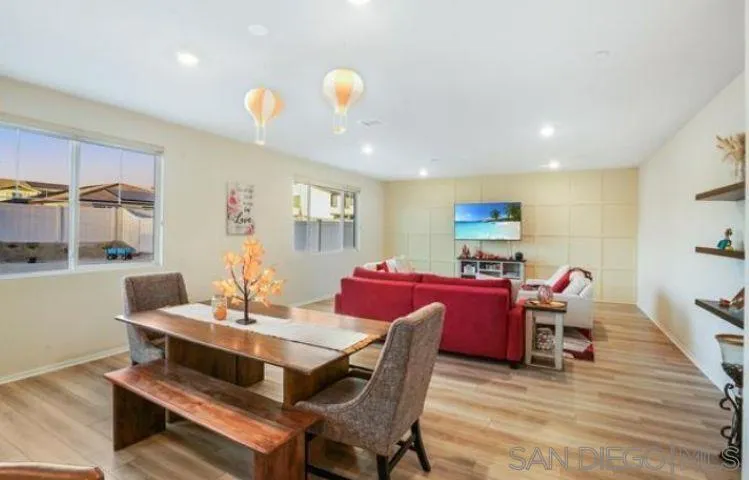 https://cdn.realtyfeed.com/cdn/127/2600171/c290c4343f32c35197a6853876e13d35.webp