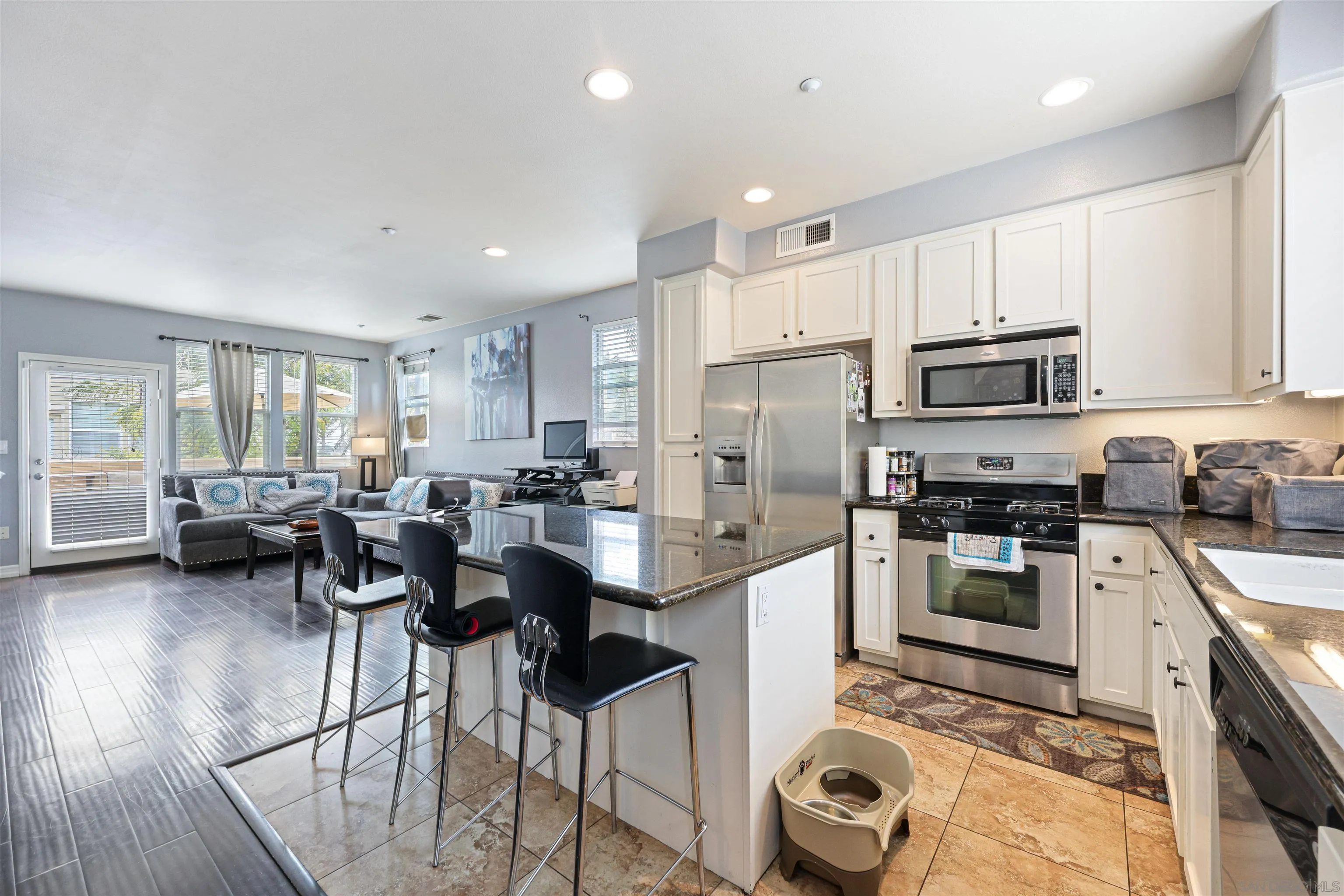 Photo #8: 260017111 Listing: Photo #8