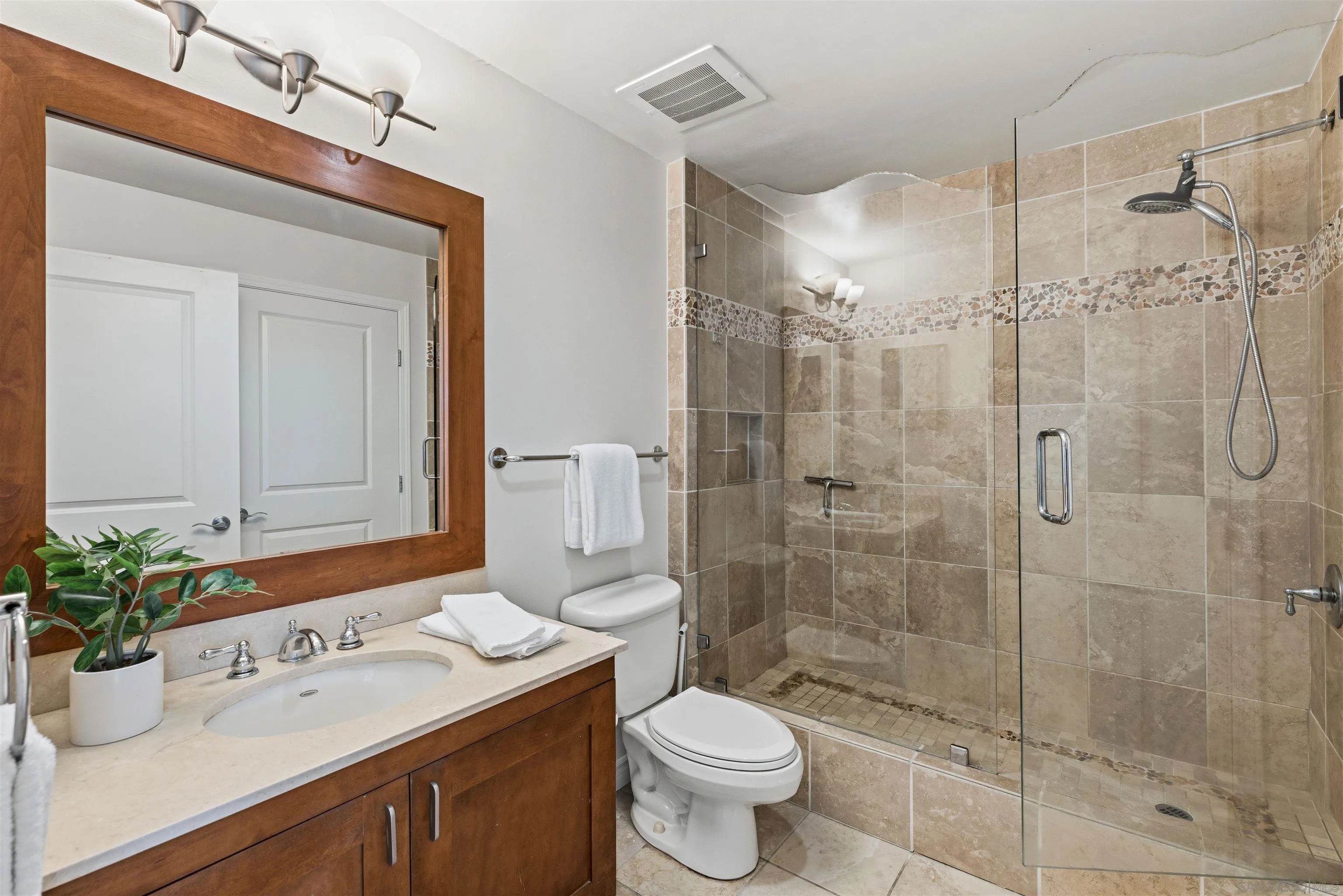 Photo #14: 260017112 Listing: Photo #14