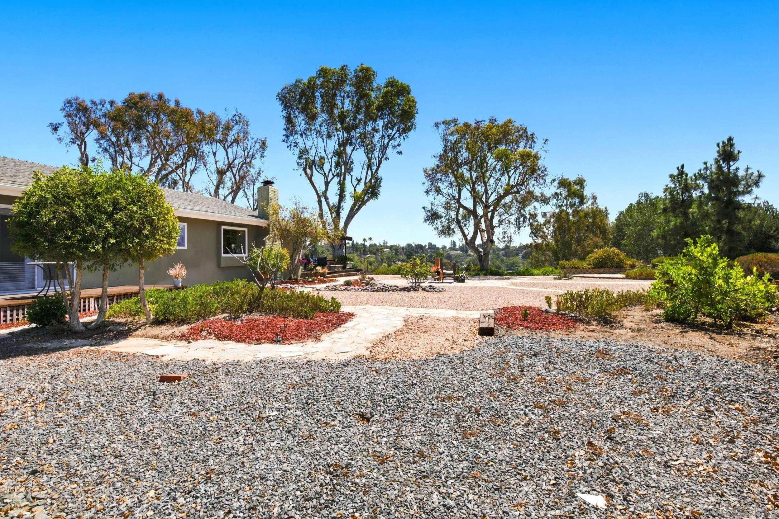 https://cdn.realtyfeed.com/cdn/127/260017115/13c436db6fb5d4eeb78afb9e25223977.webp