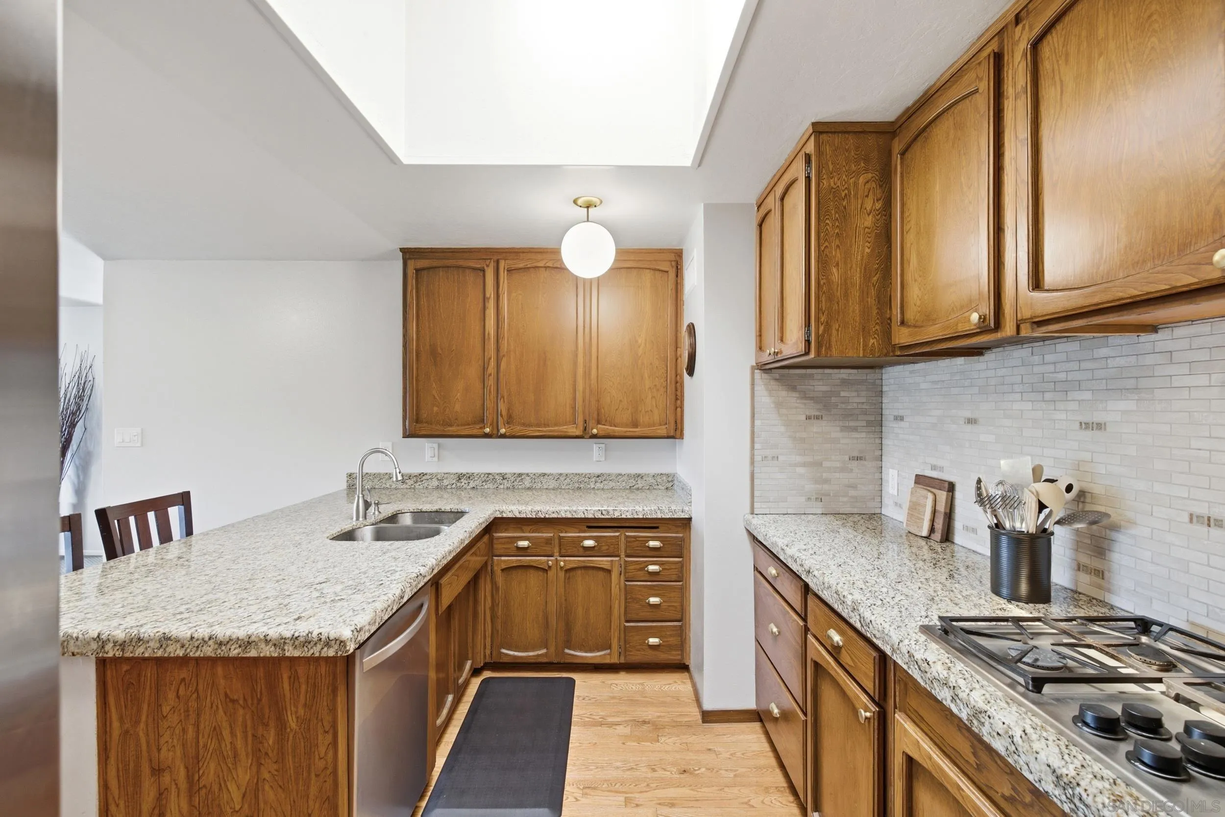https://cdn.realtyfeed.com/cdn/127/260017115/3c7e7bba993f29996069743eb7532194.webp