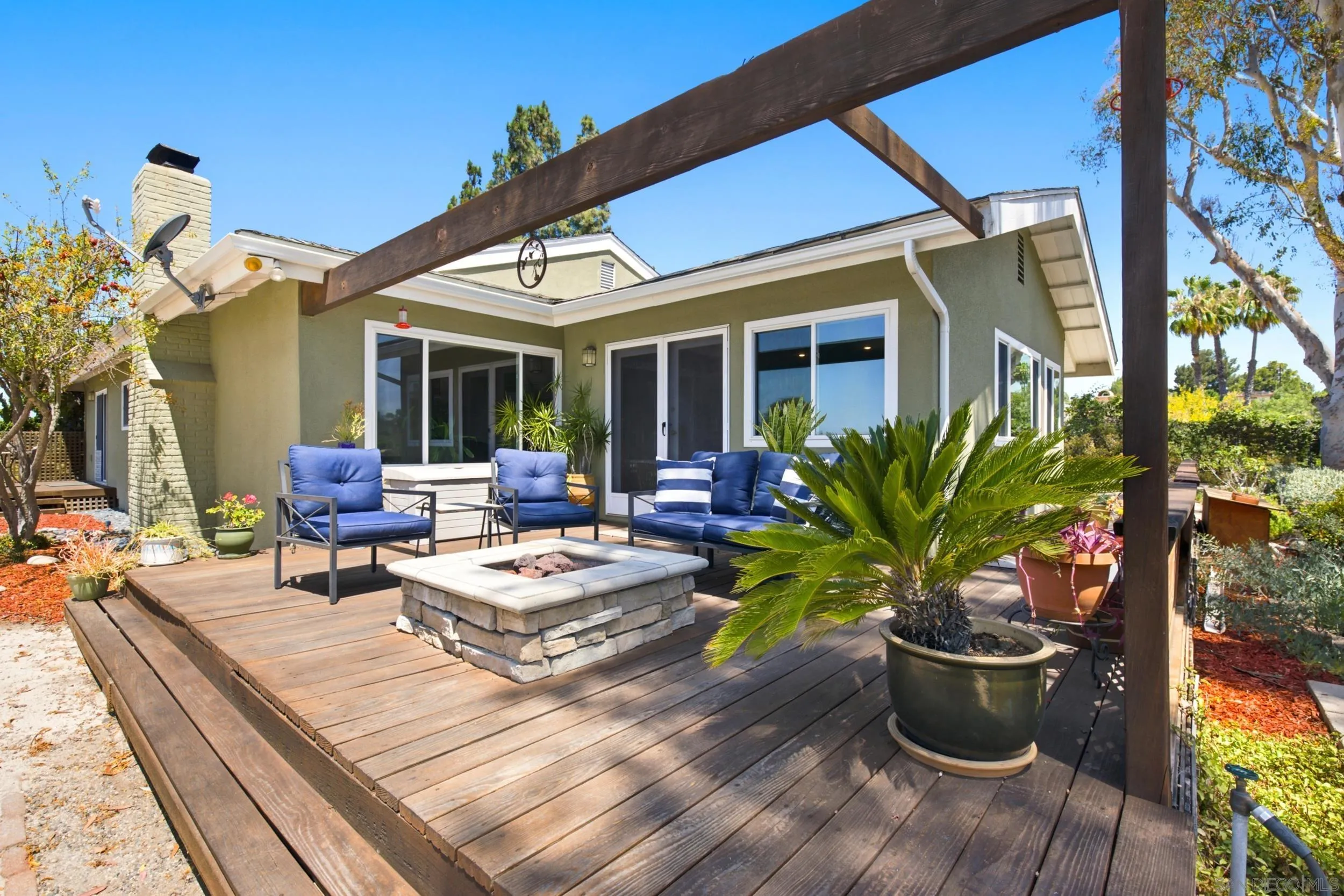 https://cdn.realtyfeed.com/cdn/127/260017115/3d55d20af630bad5bf30e85c8875bd75.webp
