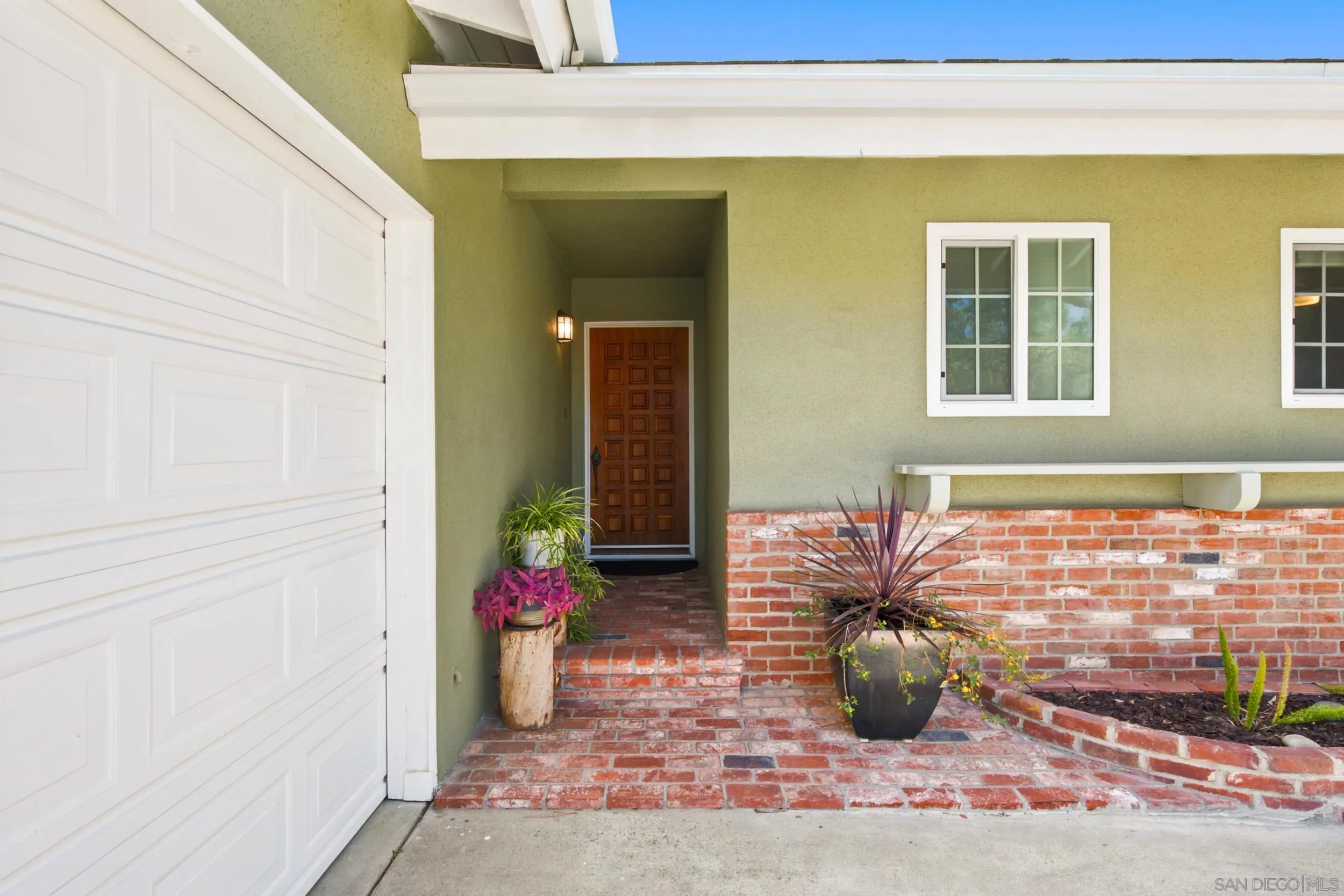 https://cdn.realtyfeed.com/cdn/127/260017115/476e241d94afd4d0dcba46e130d539ee.webp