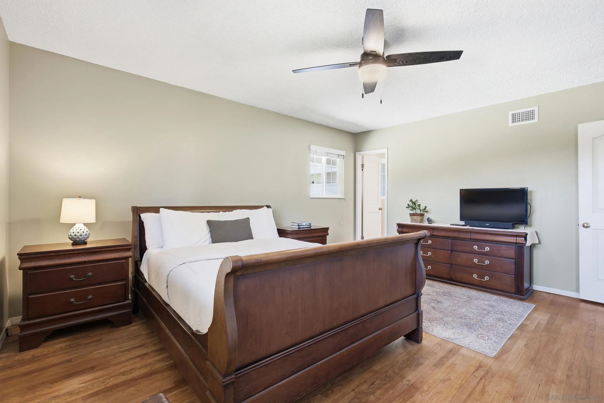 https://cdn.realtyfeed.com/cdn/127/260017115/4cf0d9152cb03f656c13b7fc35ef679b.webp