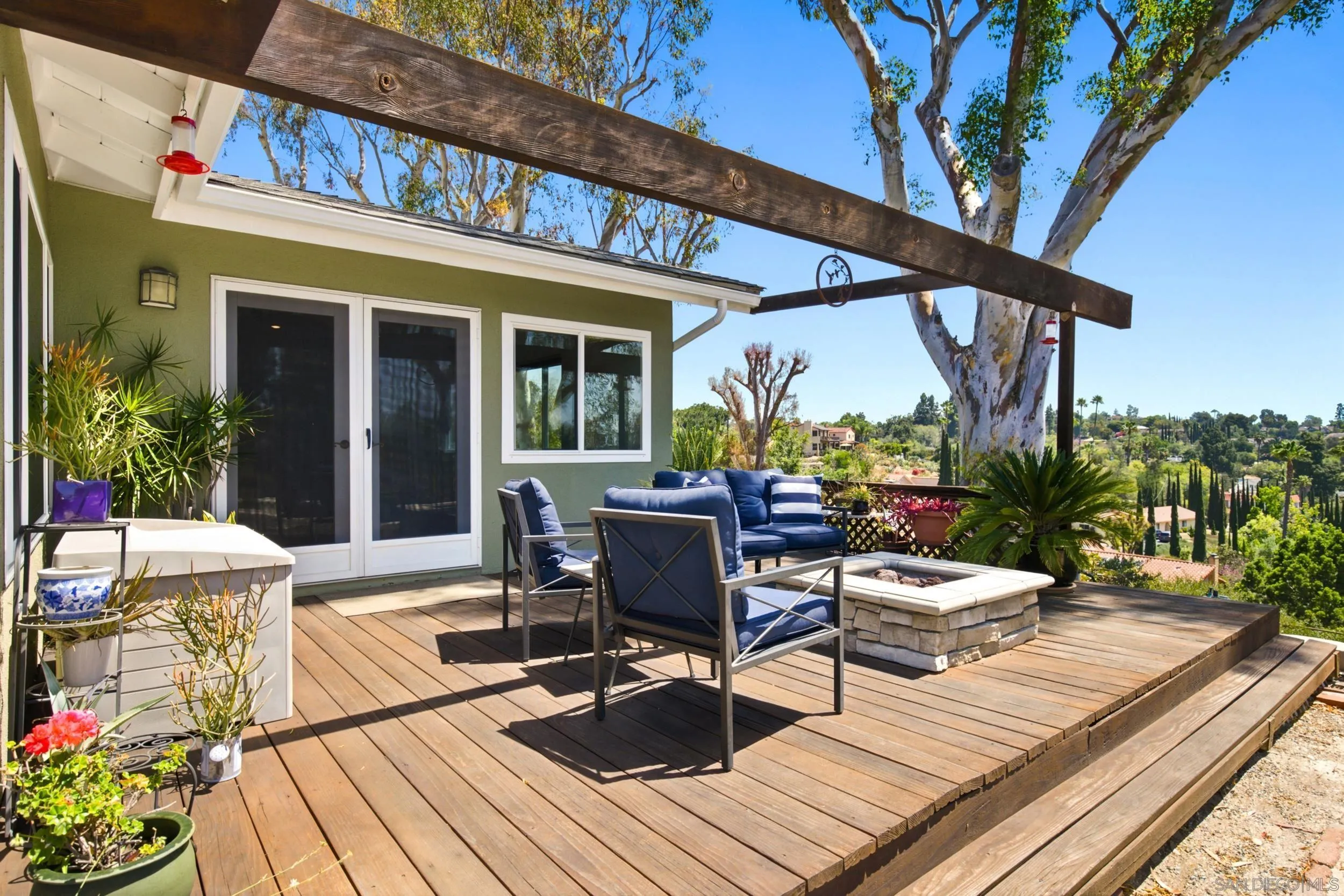 https://cdn.realtyfeed.com/cdn/127/260017115/56087fb2e395722bba17719e6b411269.webp