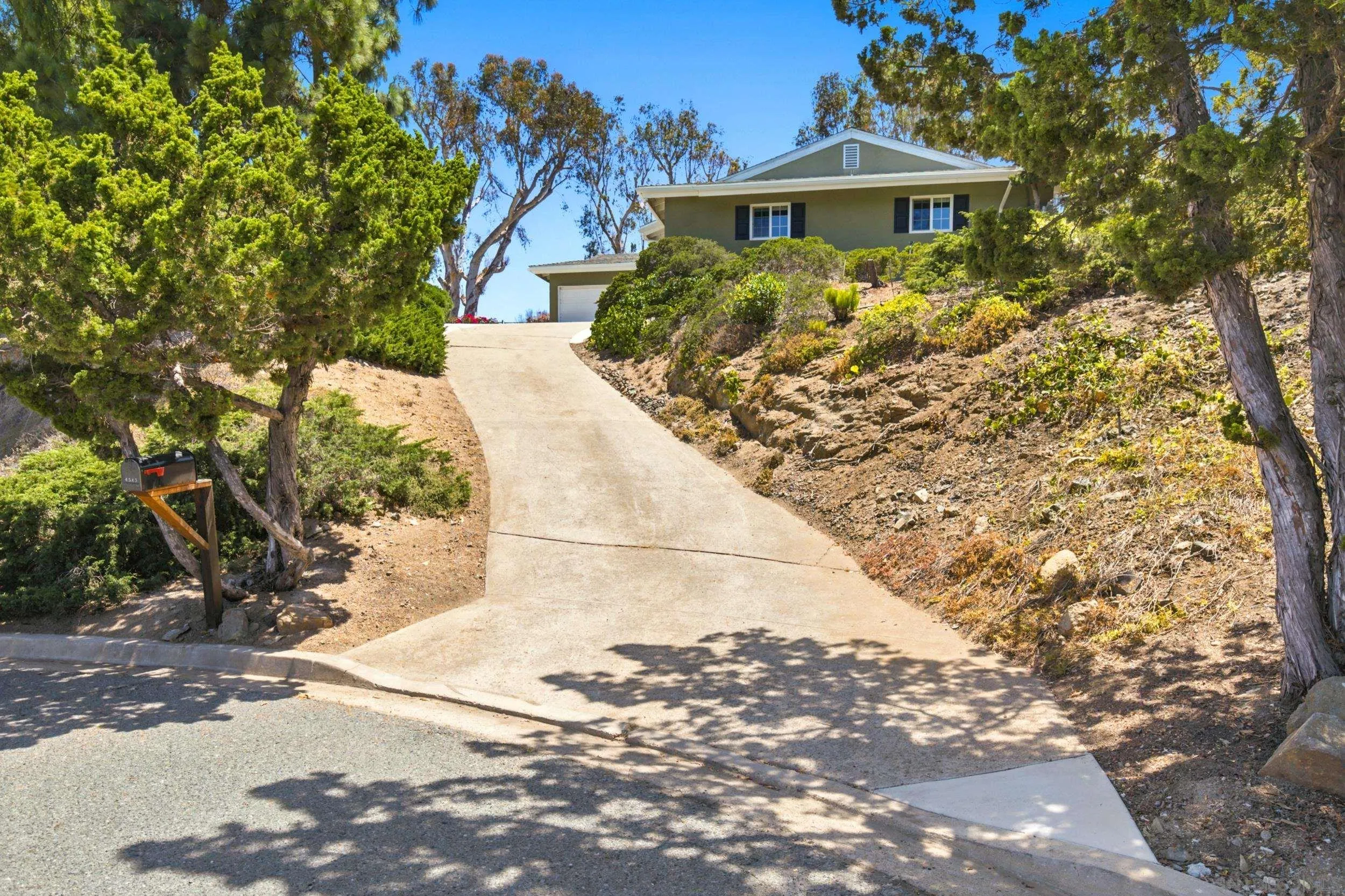 https://cdn.realtyfeed.com/cdn/127/260017115/73b4bda0969243e33cc4e6cd05b6878b.webp