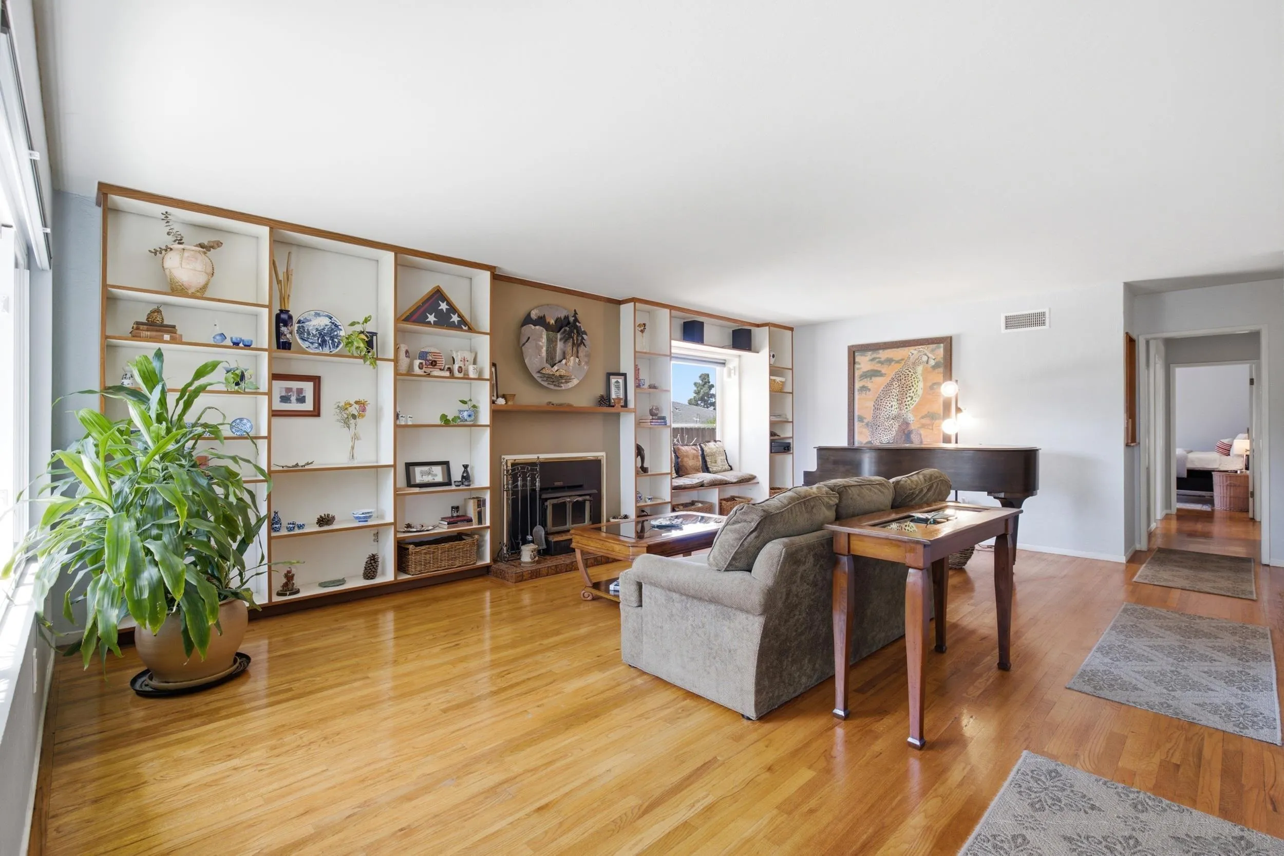 https://cdn.realtyfeed.com/cdn/127/260017115/cf9fd7be39088770925480d1f8fd63ed.webp