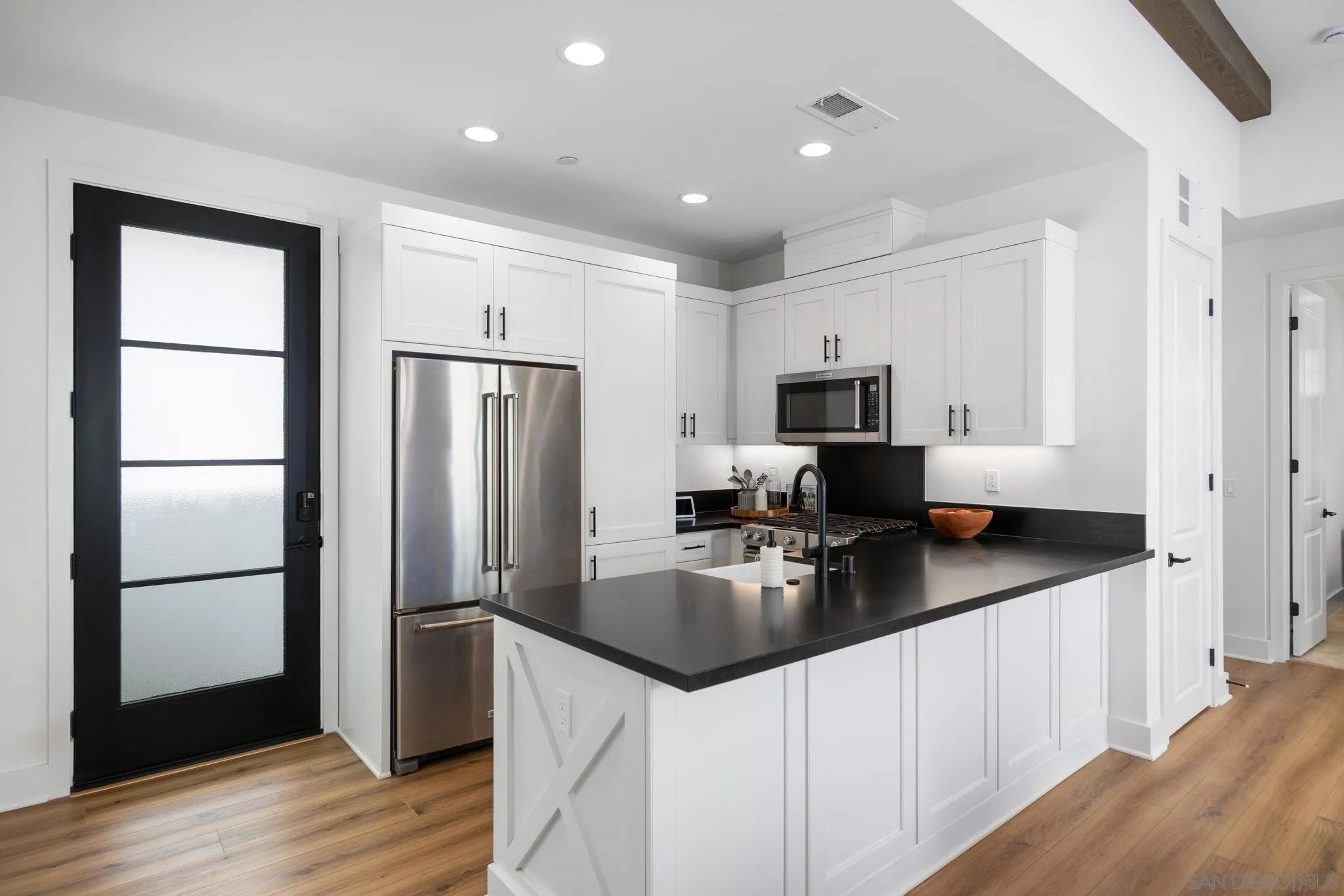 https://cdn.realtyfeed.com/cdn/127/260017121/33e9c95d0b43ec6c26c1f9e1067073d9.webp