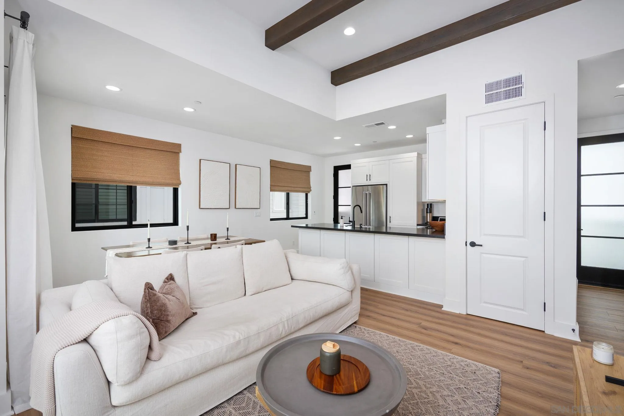 https://cdn.realtyfeed.com/cdn/127/260017121/3868ebf78ad8e480eb98052206969158.webp