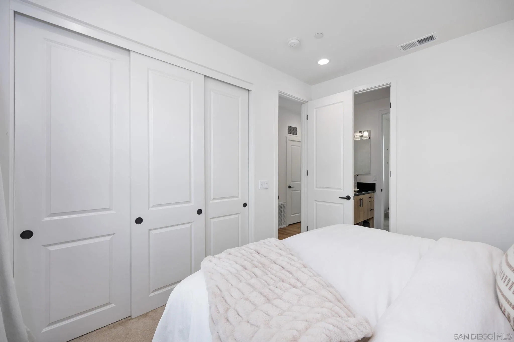 https://cdn.realtyfeed.com/cdn/127/260017121/53baf82ba5536a4d8ec6a4d371e0863a.webp